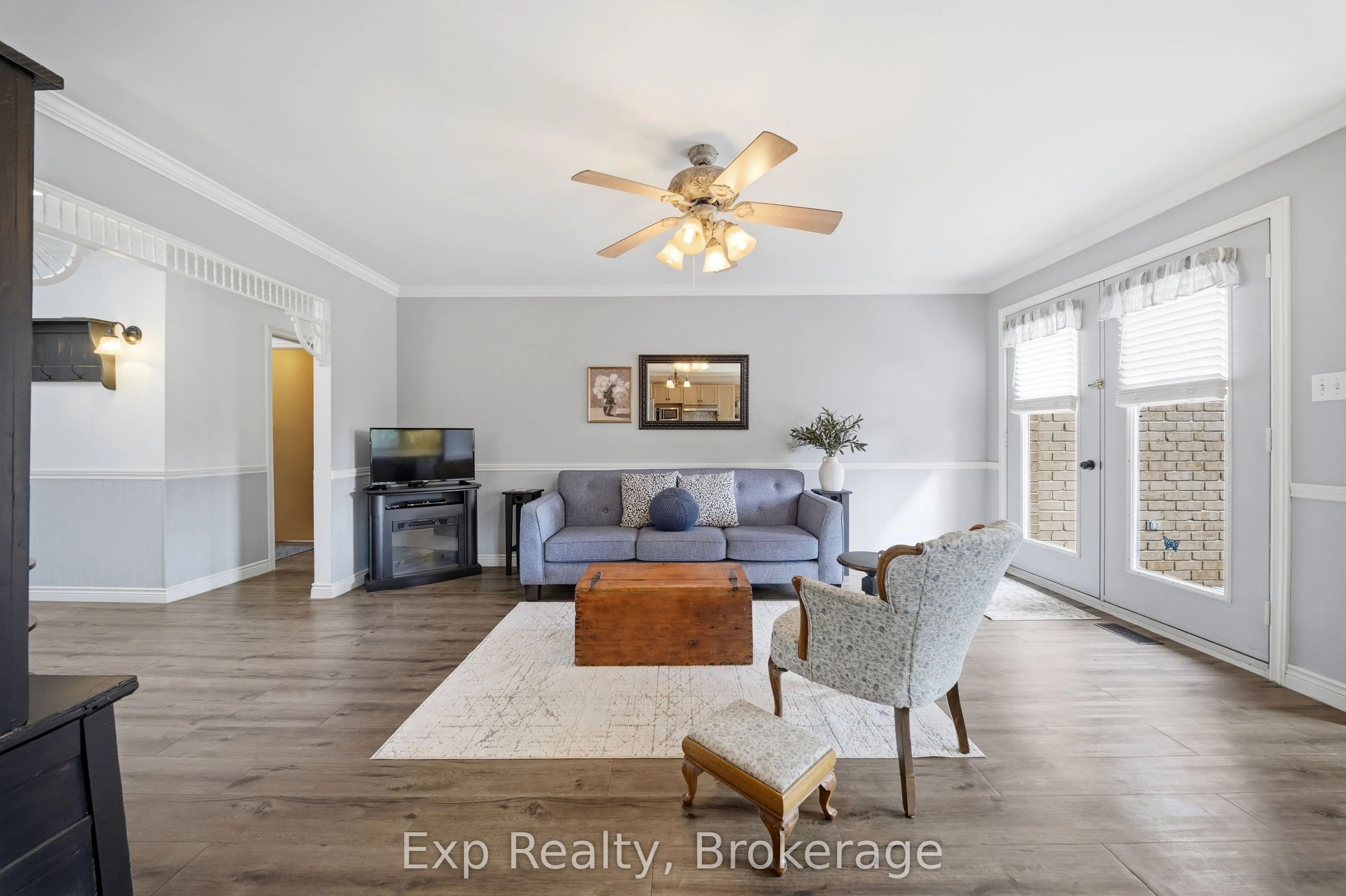 121 Simcoe Street
