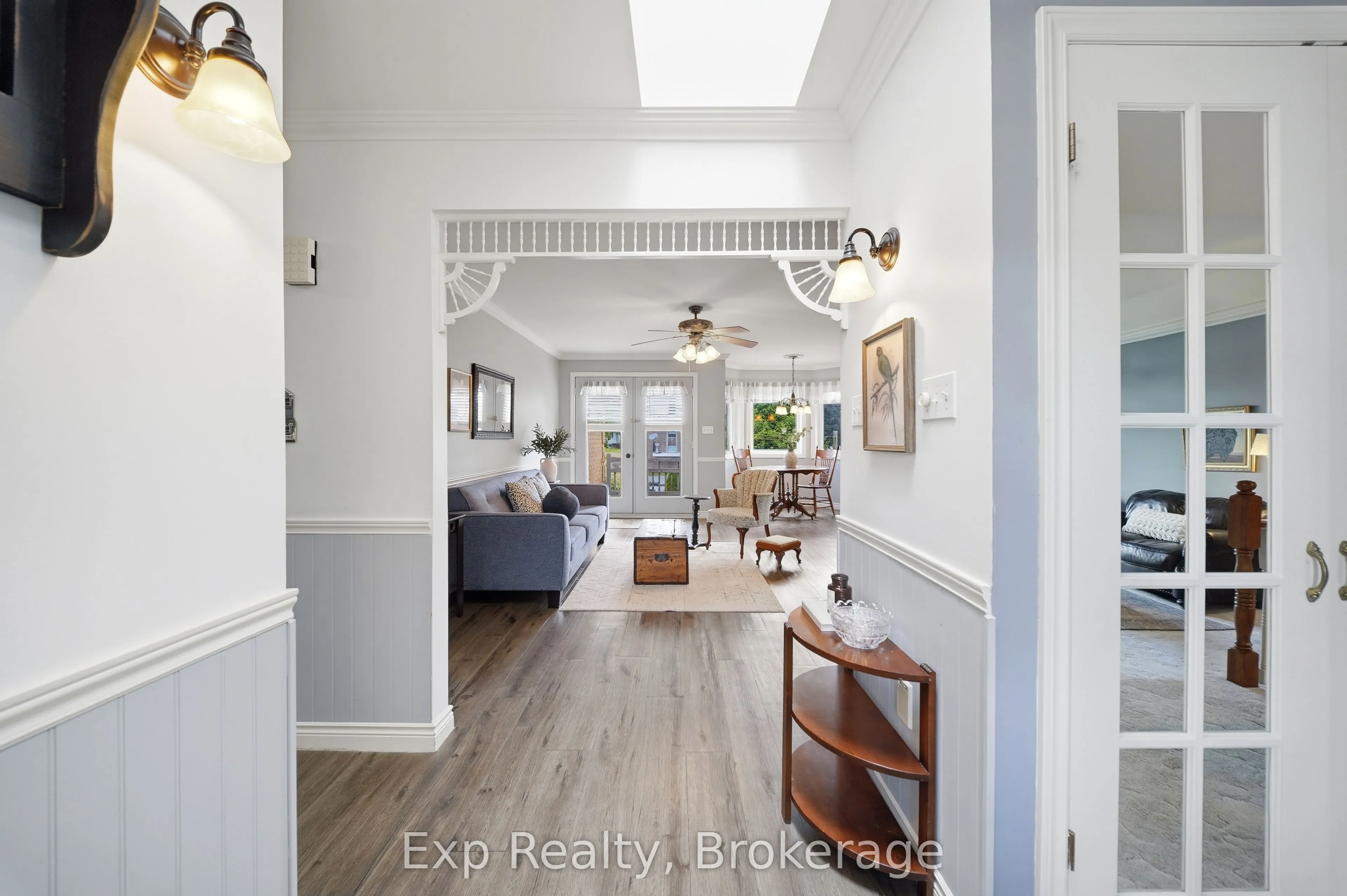 121 Simcoe Street