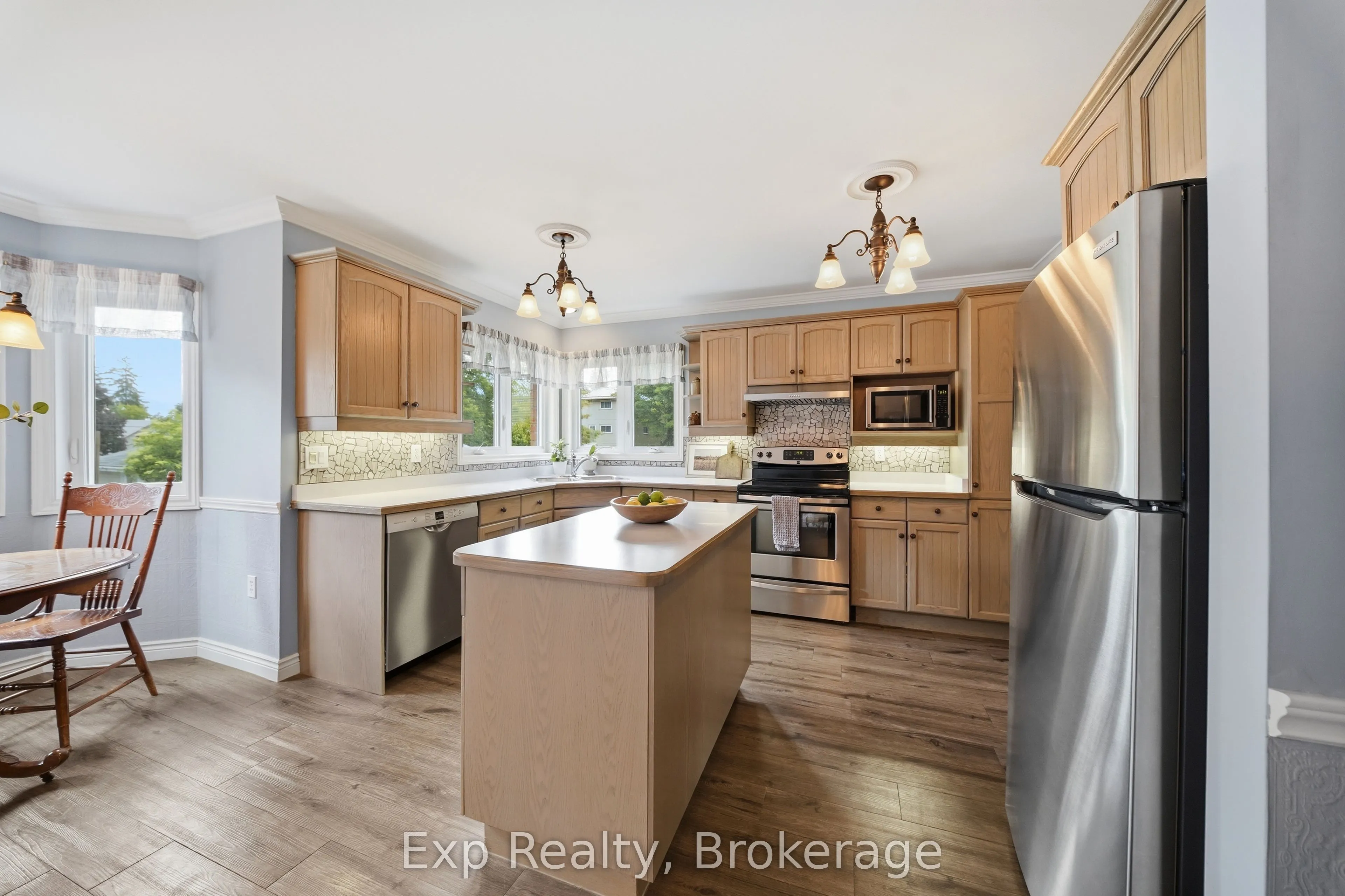 121 Simcoe Street