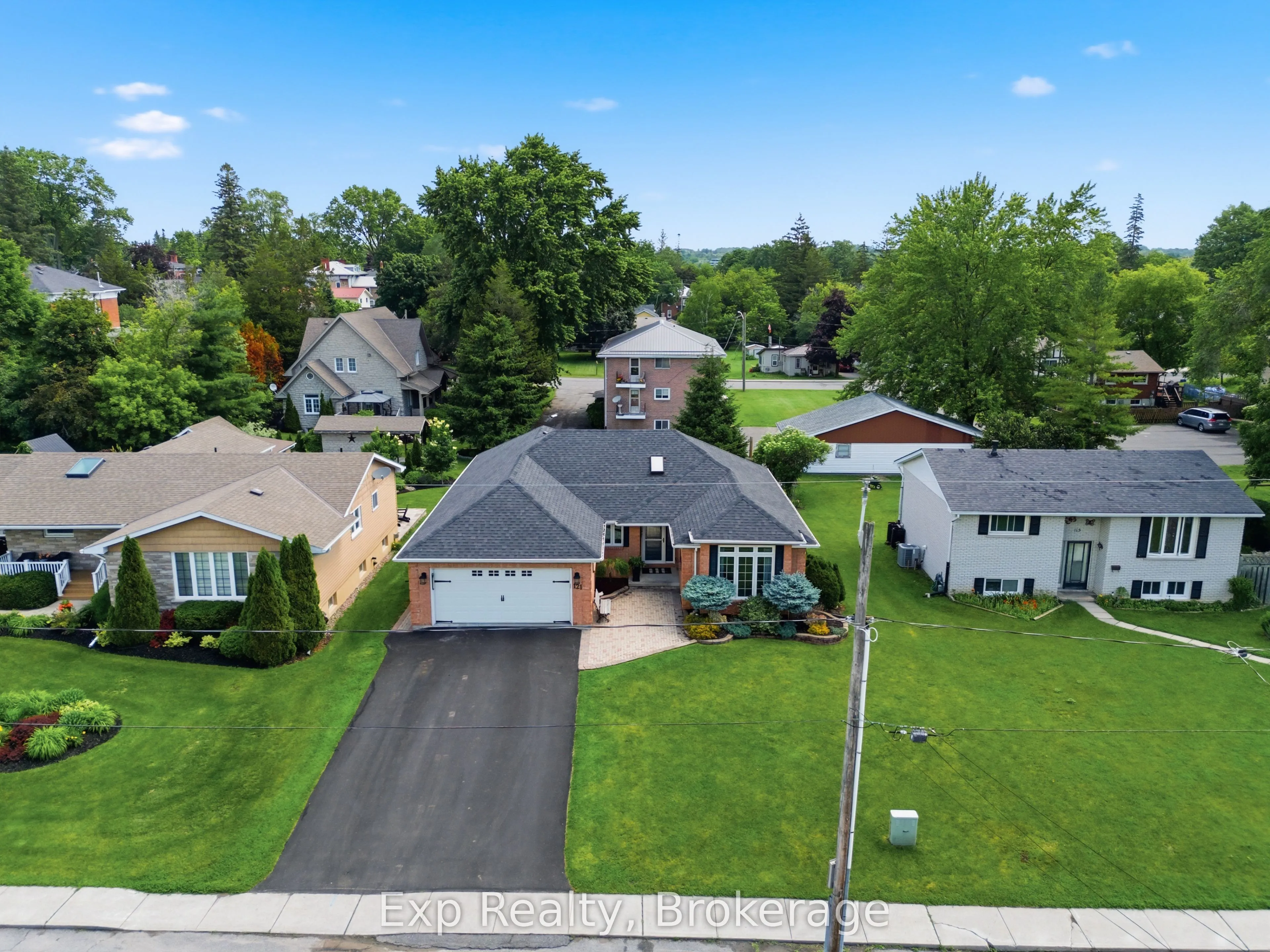 121 Simcoe Street
