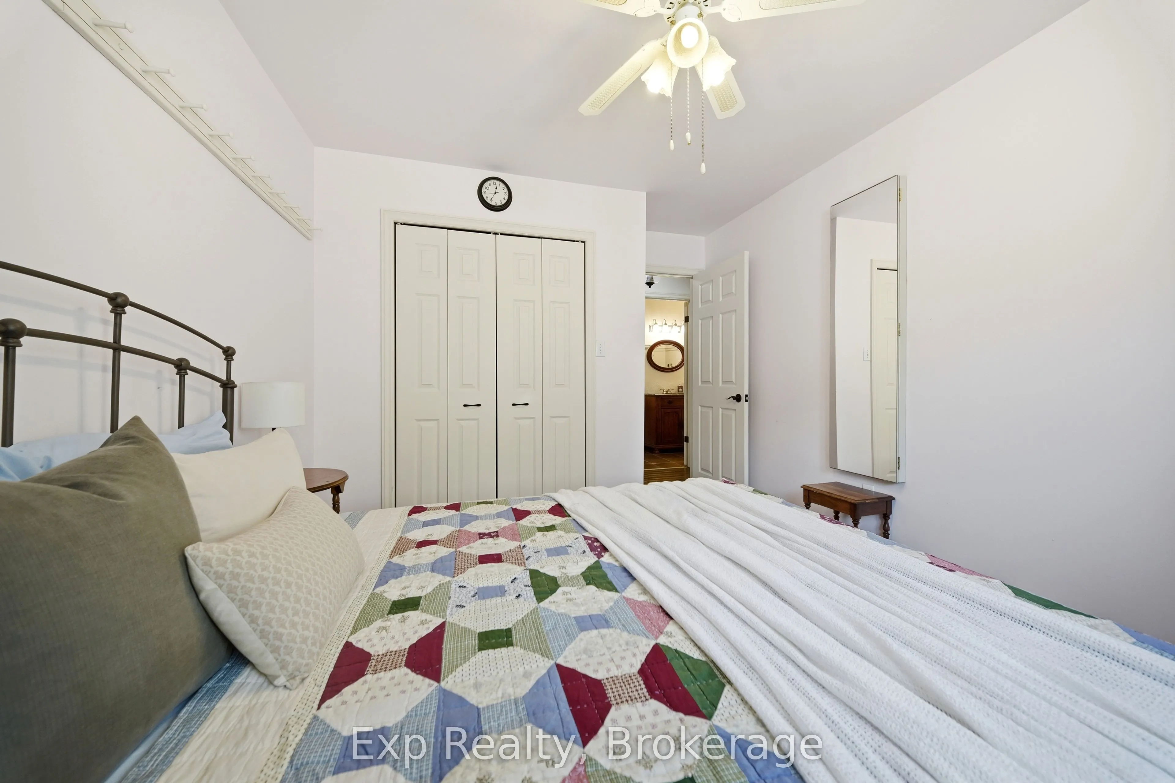 121 Simcoe Street