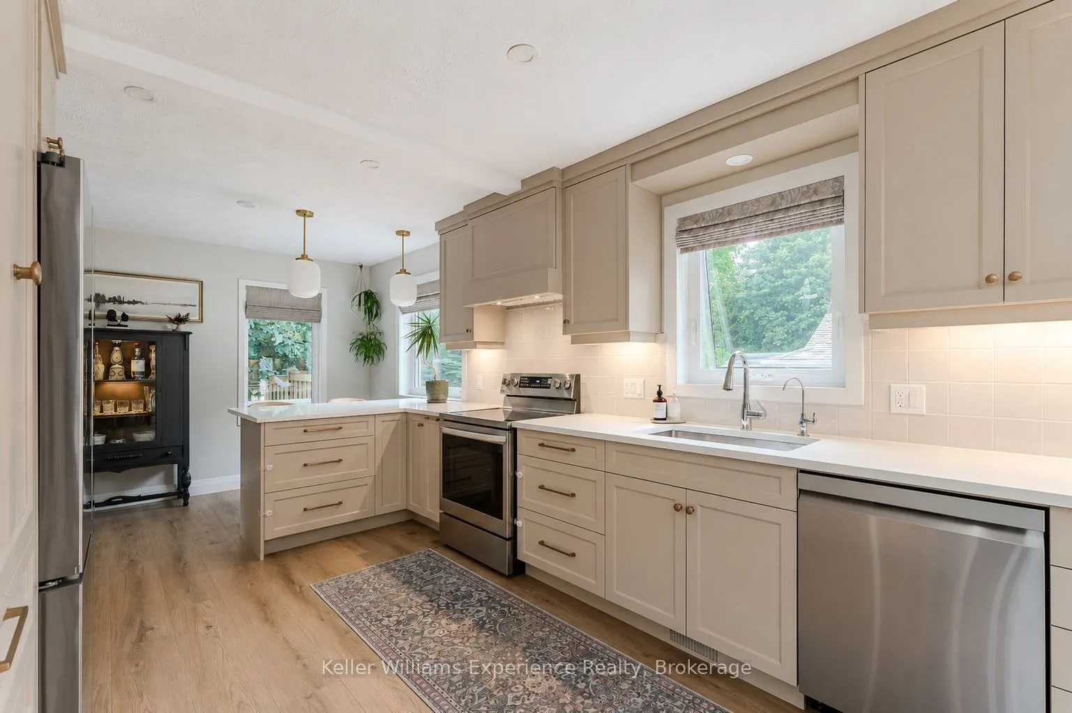 300 4th Avenue W