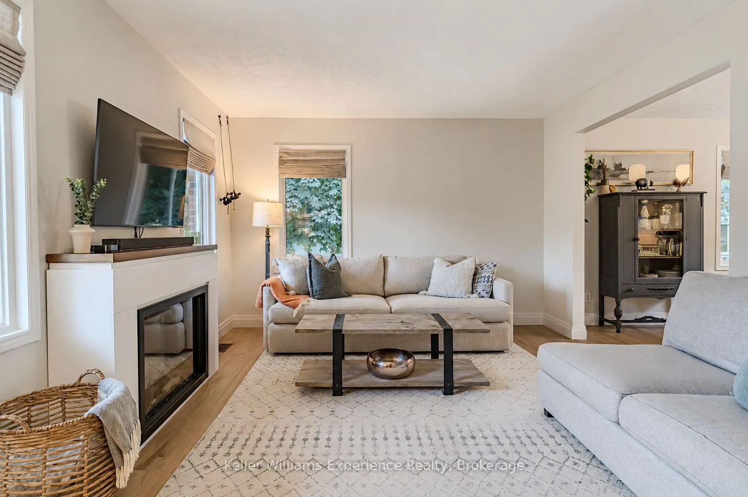 300 4th Avenue W