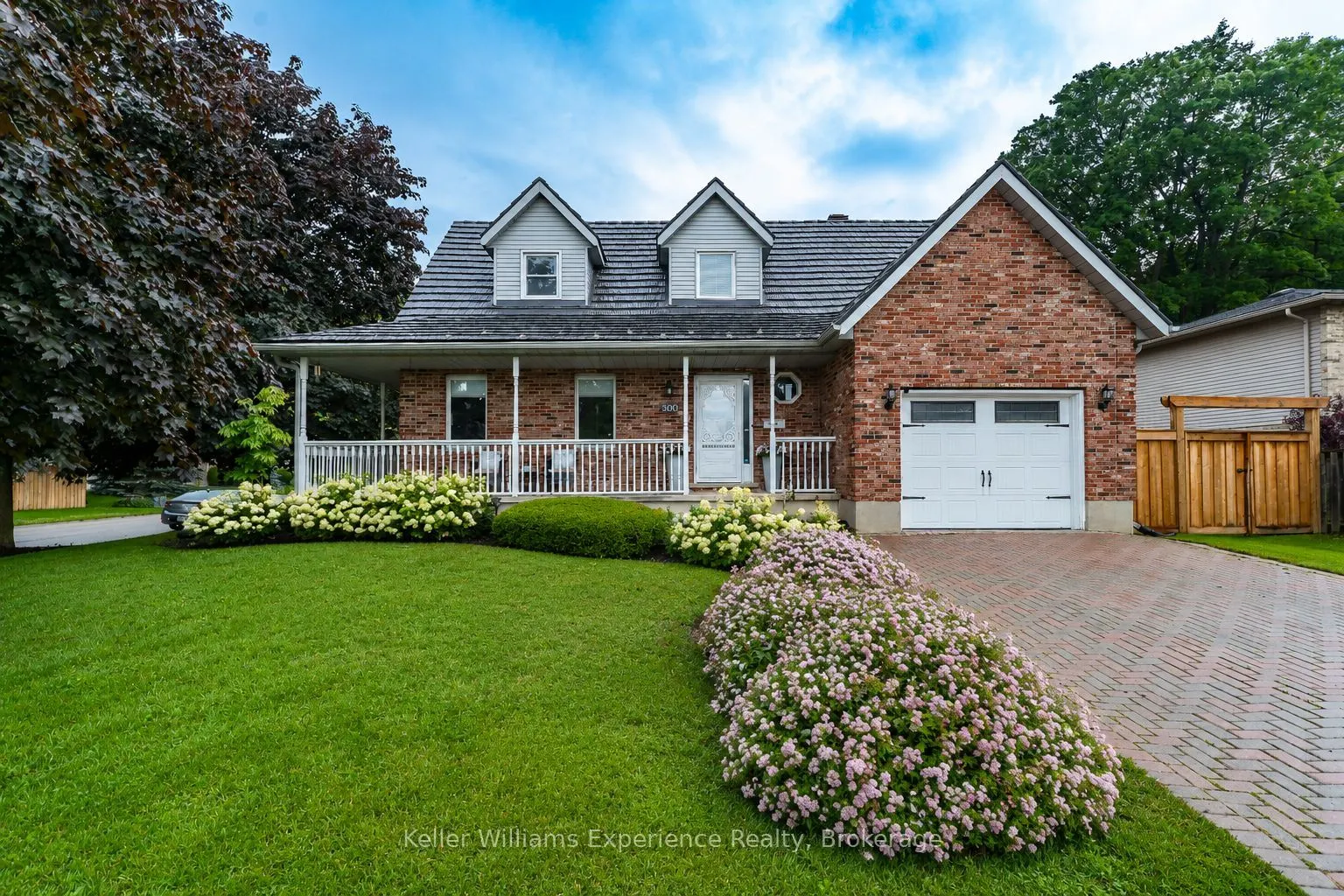 300 4th Avenue W