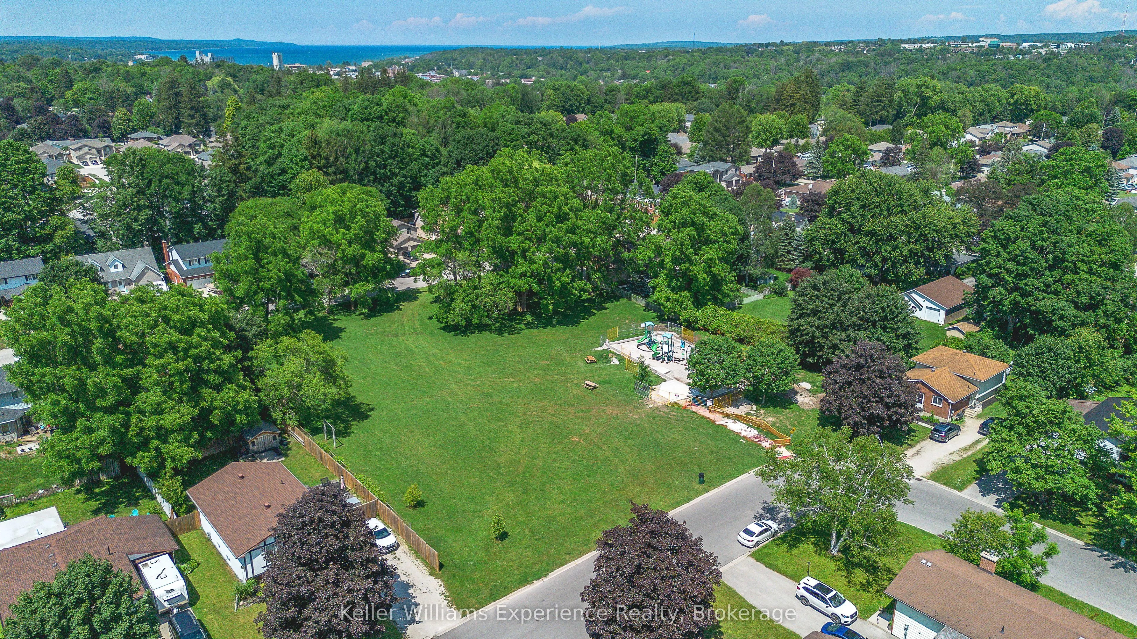 300 4th Avenue W