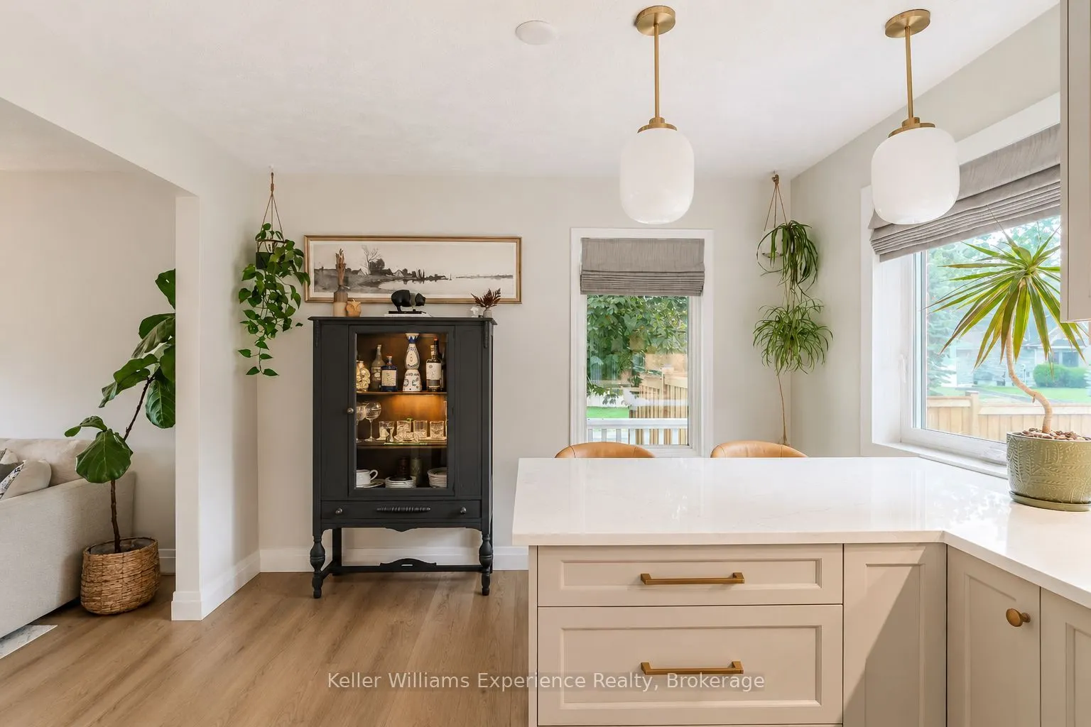 300 4th Avenue W