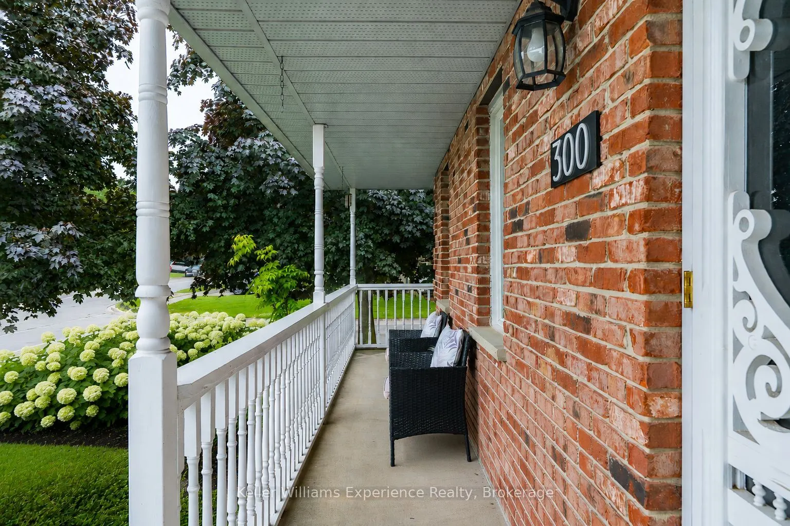 300 4th Avenue W