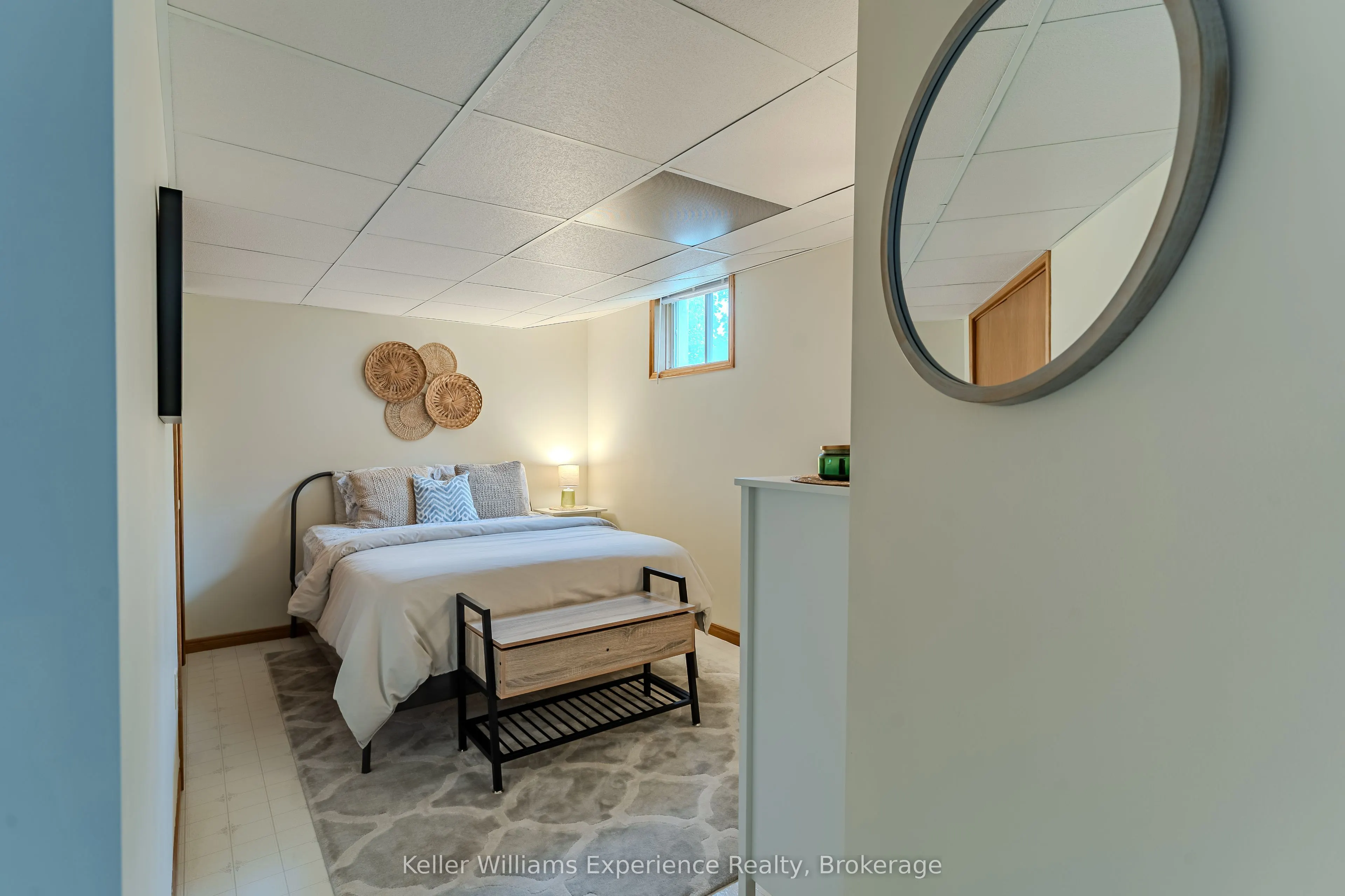 300 4th Avenue W