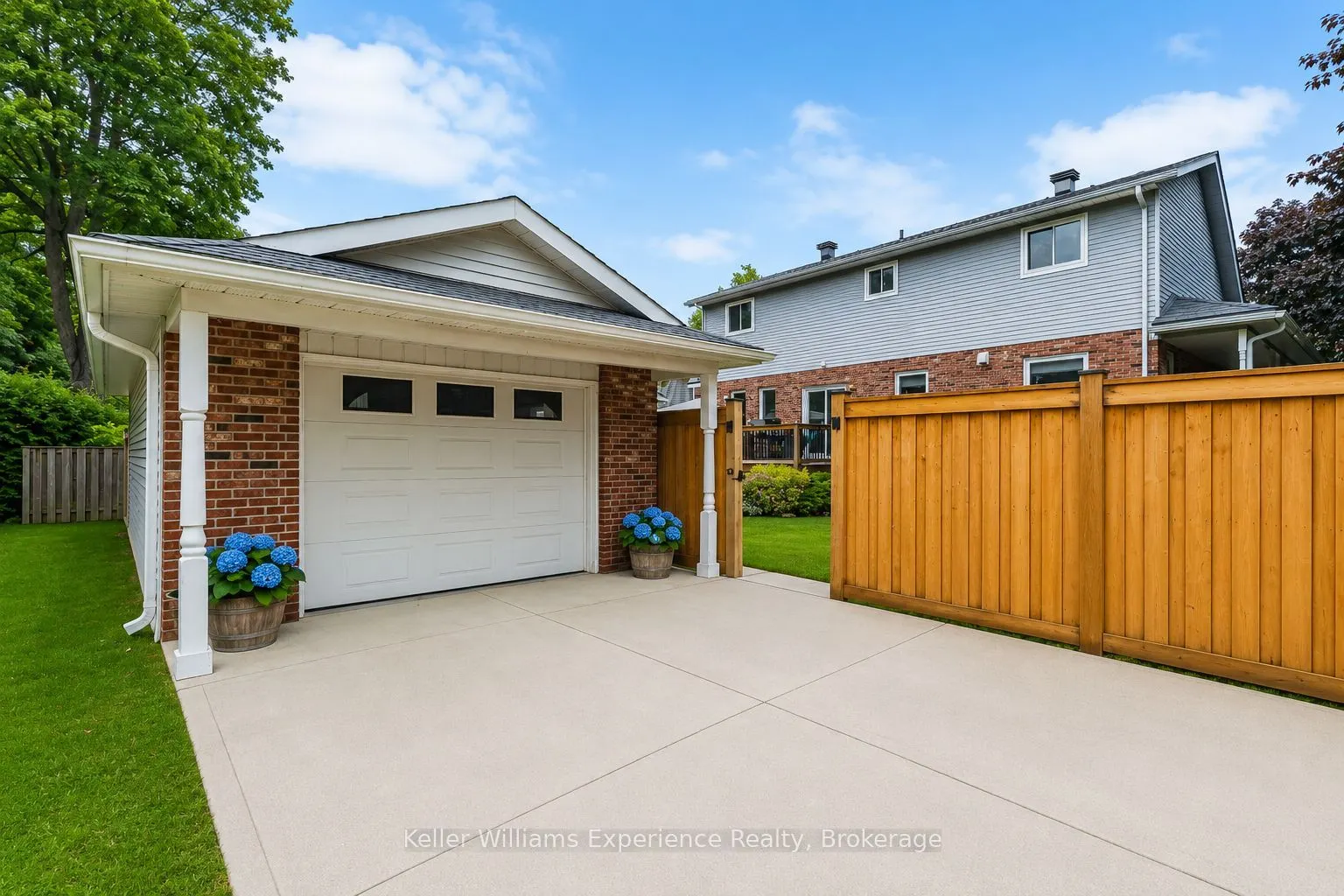 300 4th Avenue W