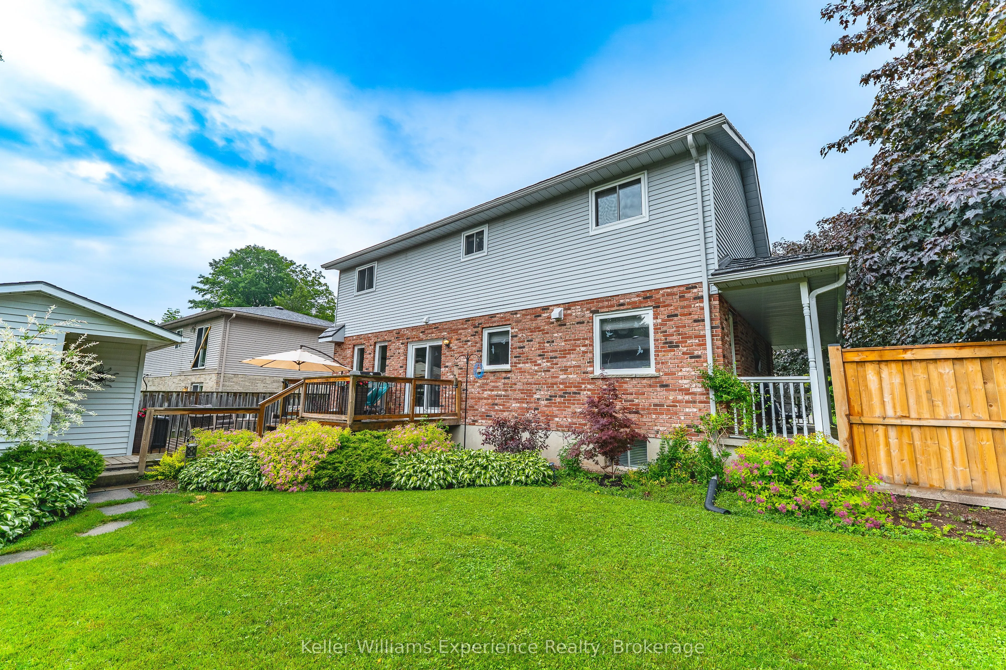 300 4th Avenue W