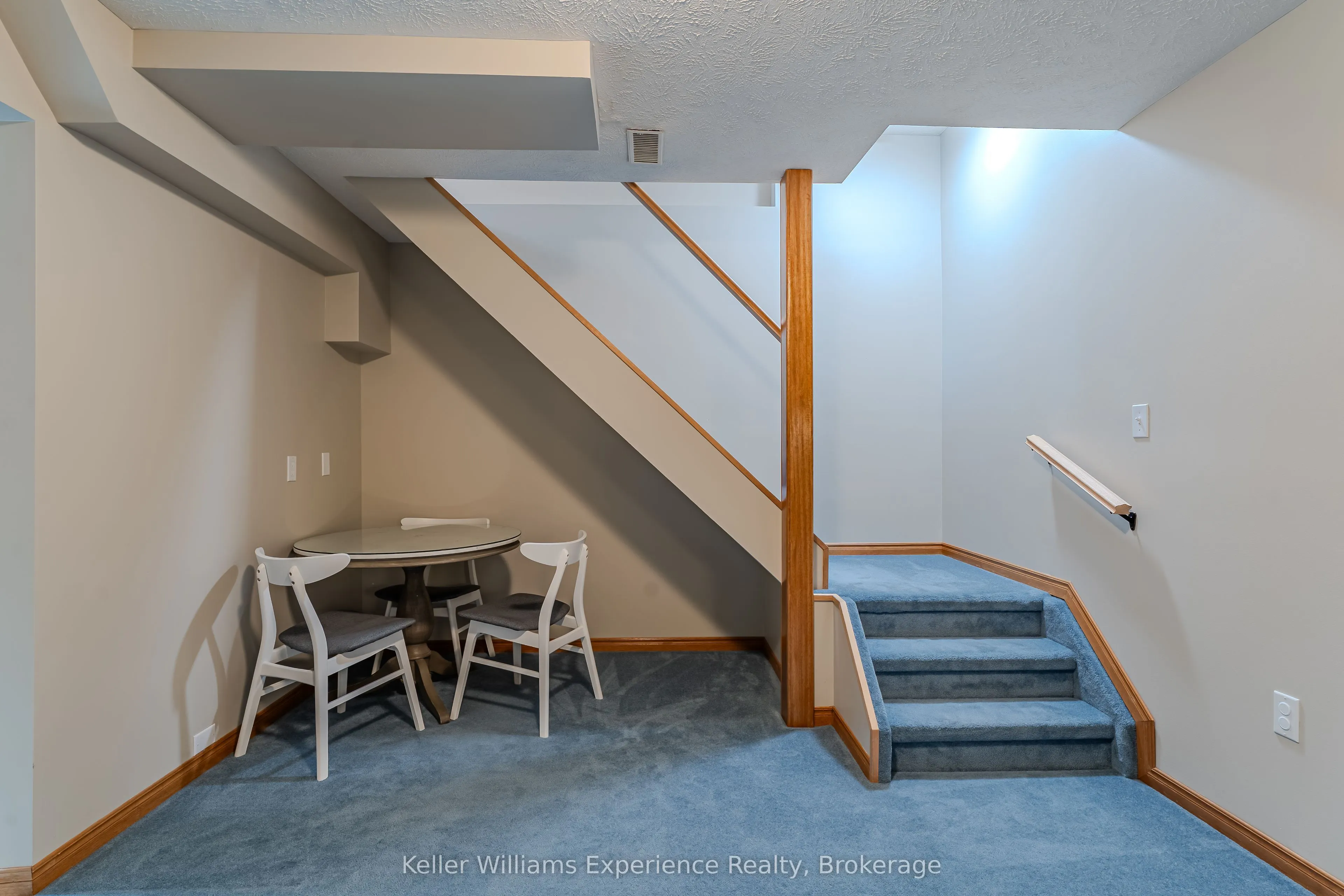 300 4th Avenue W