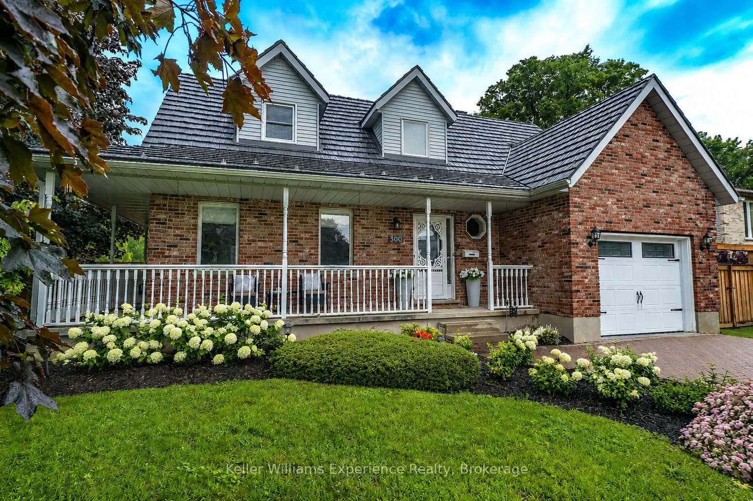 300 4th Avenue W