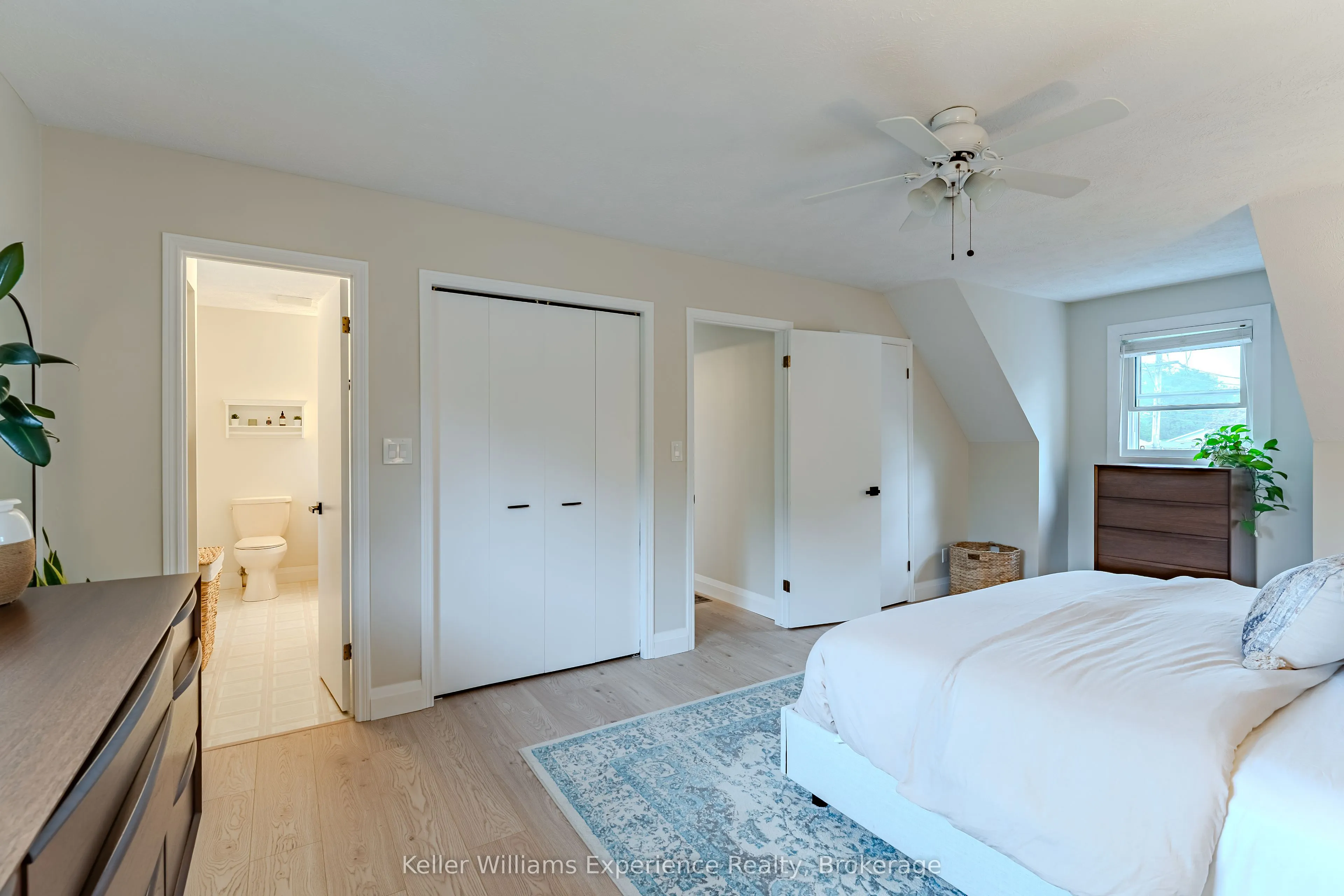 300 4th Avenue W