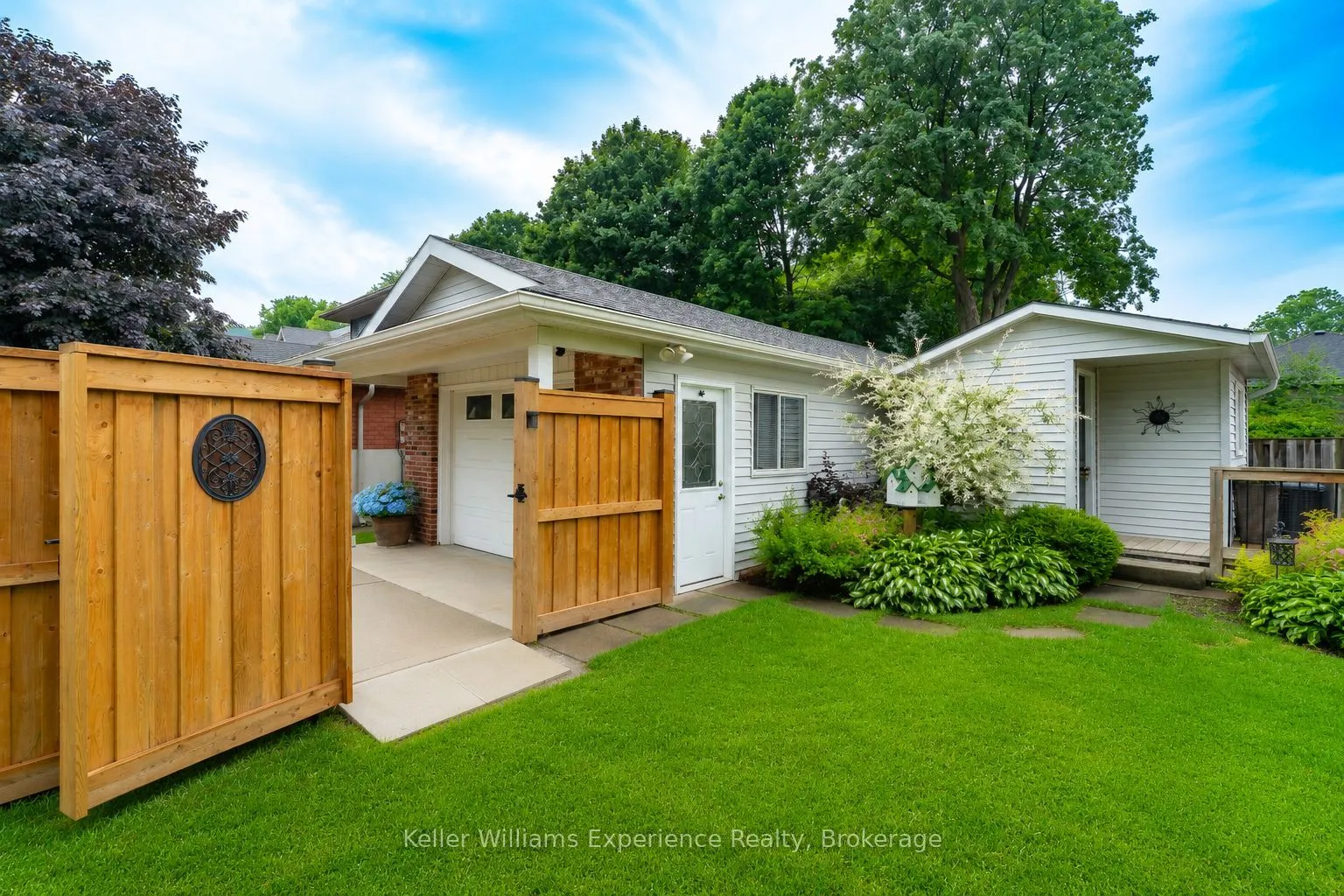 300 4th Avenue W