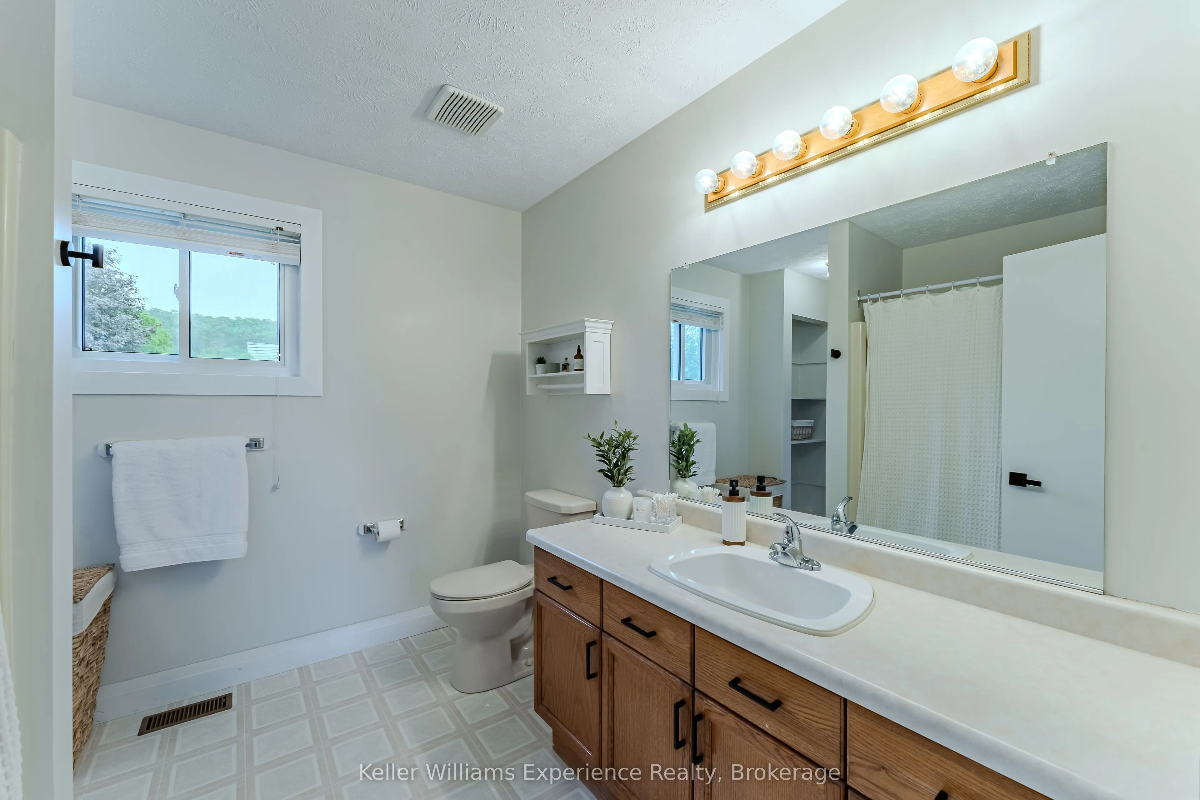 300 4th Avenue W