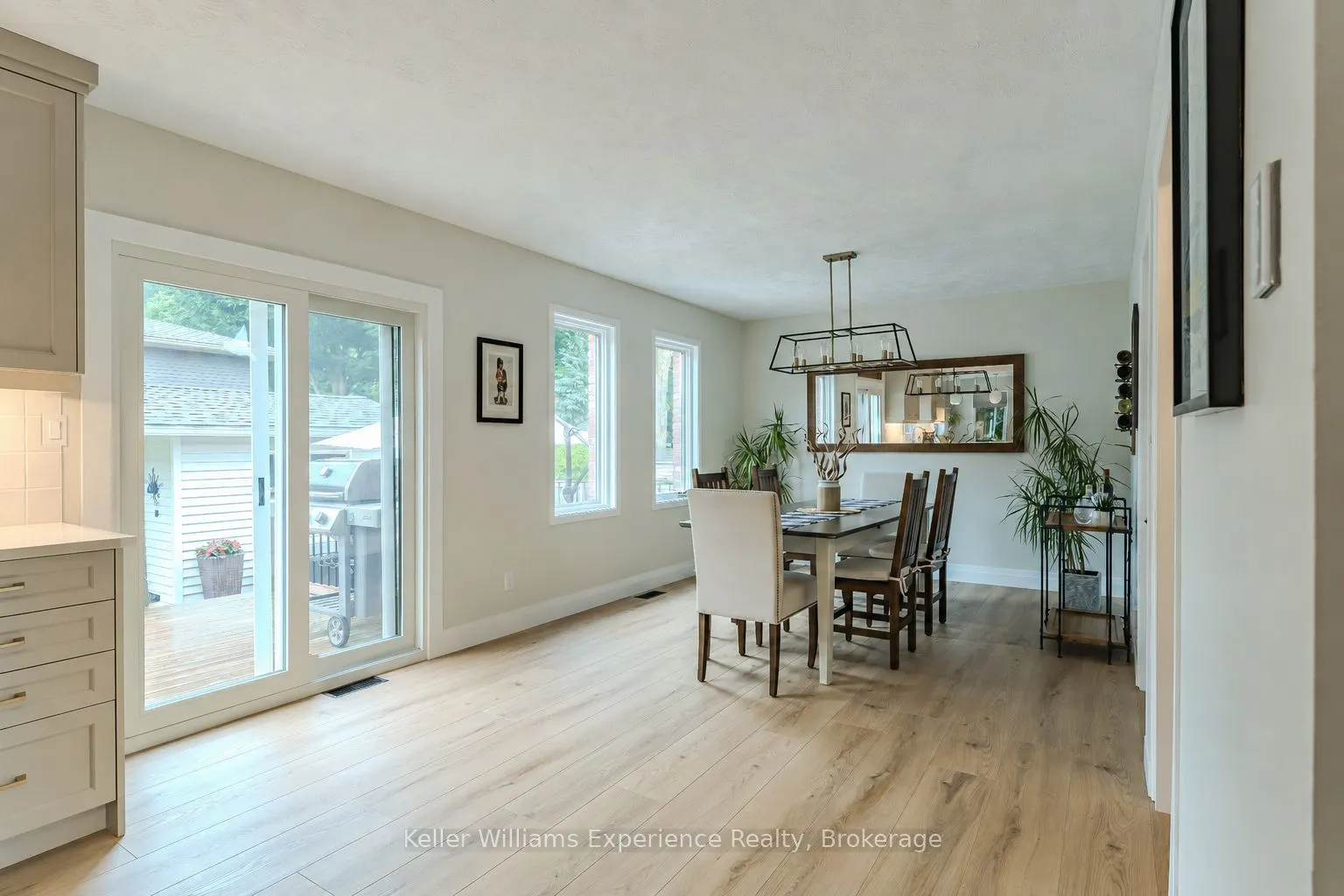 300 4th Avenue W