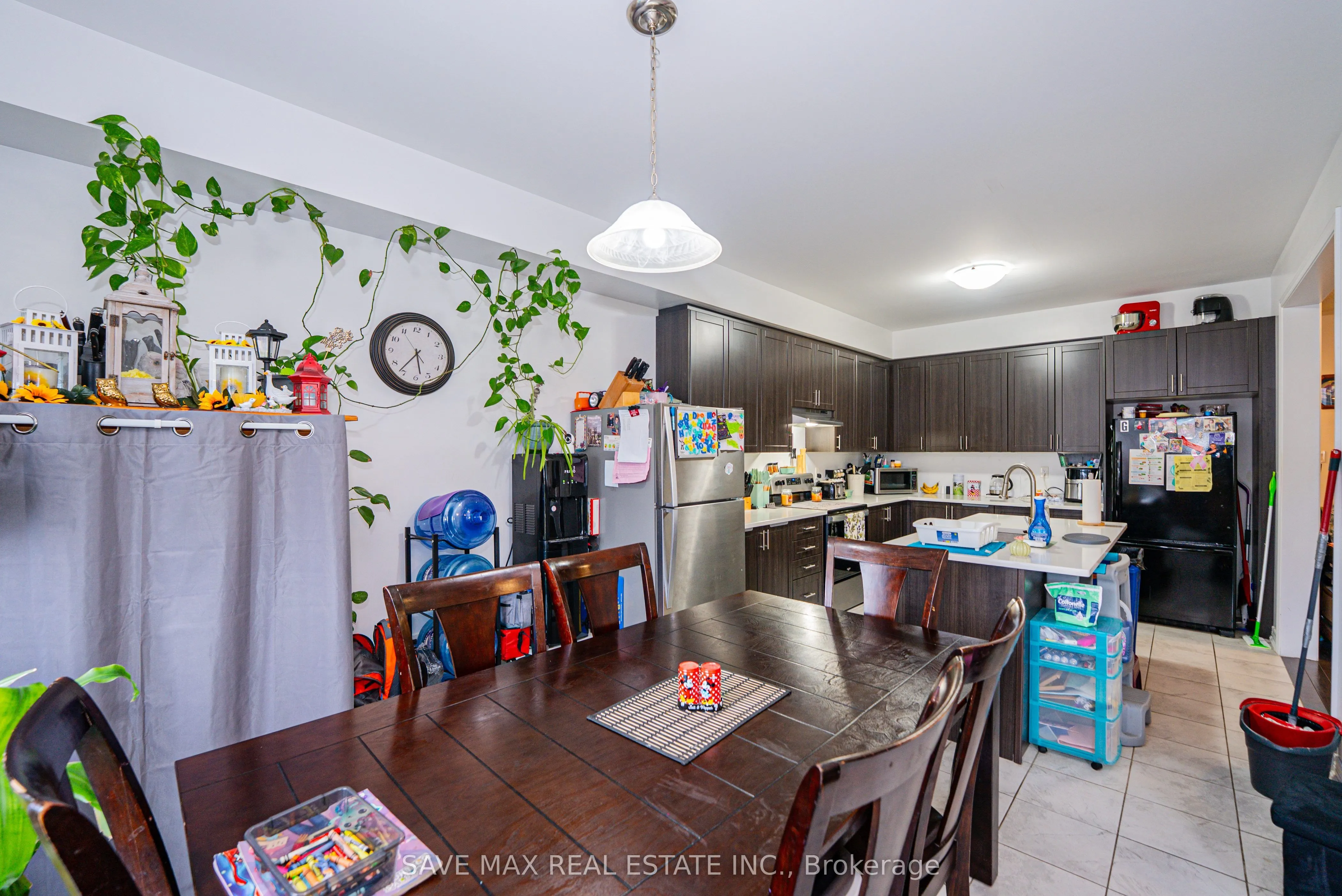 335 Ridley Crescent