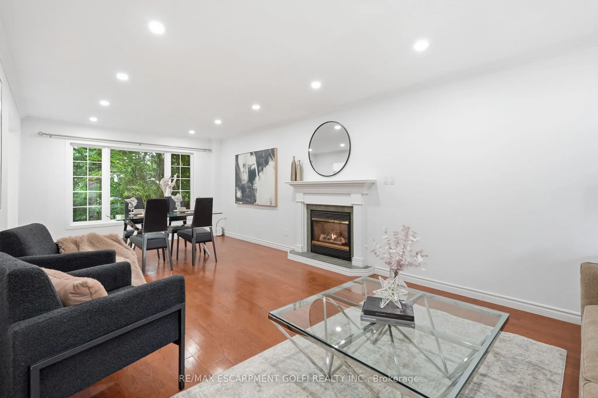 292 THORNCREST Drive
