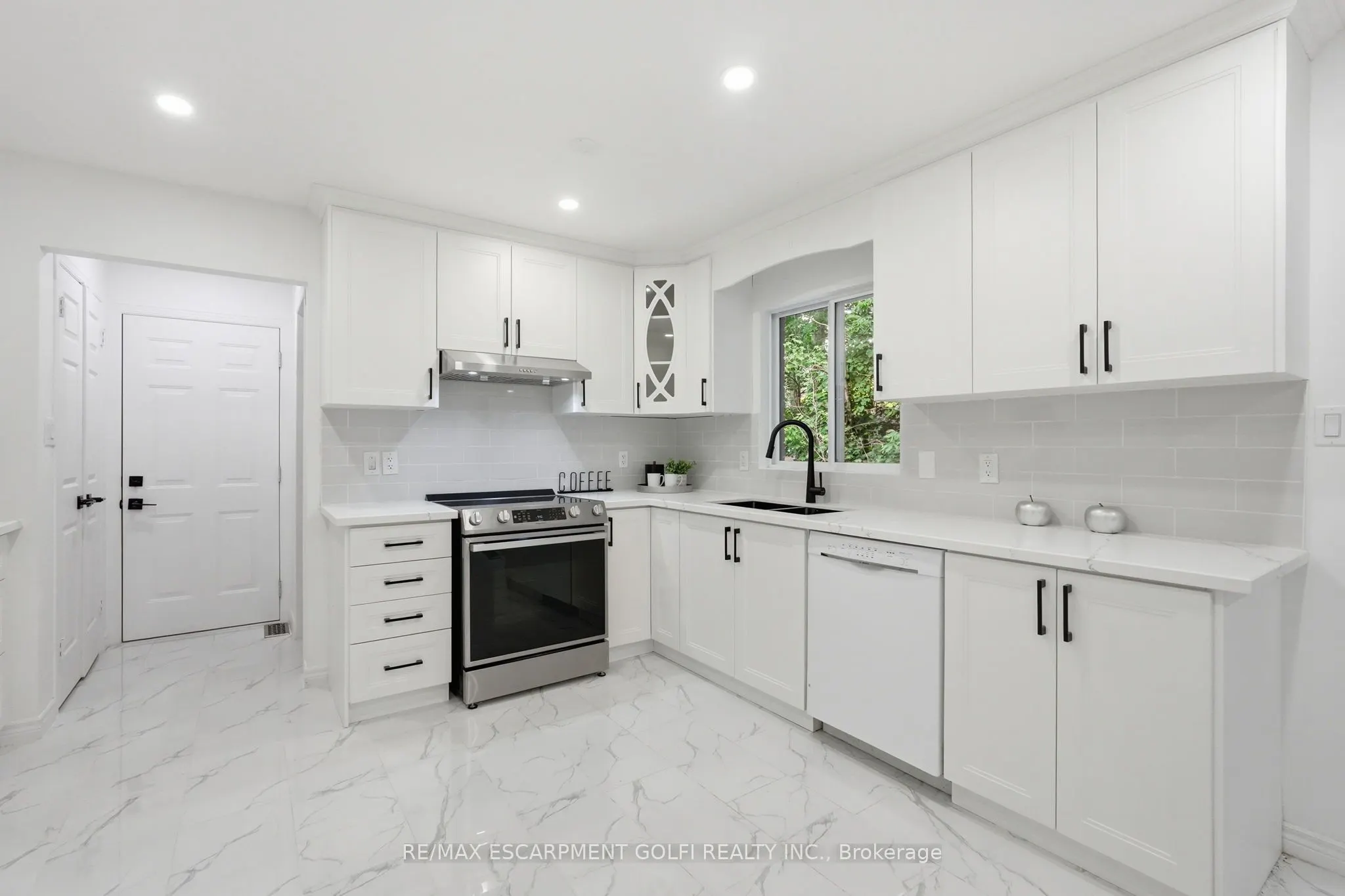 292 THORNCREST Drive