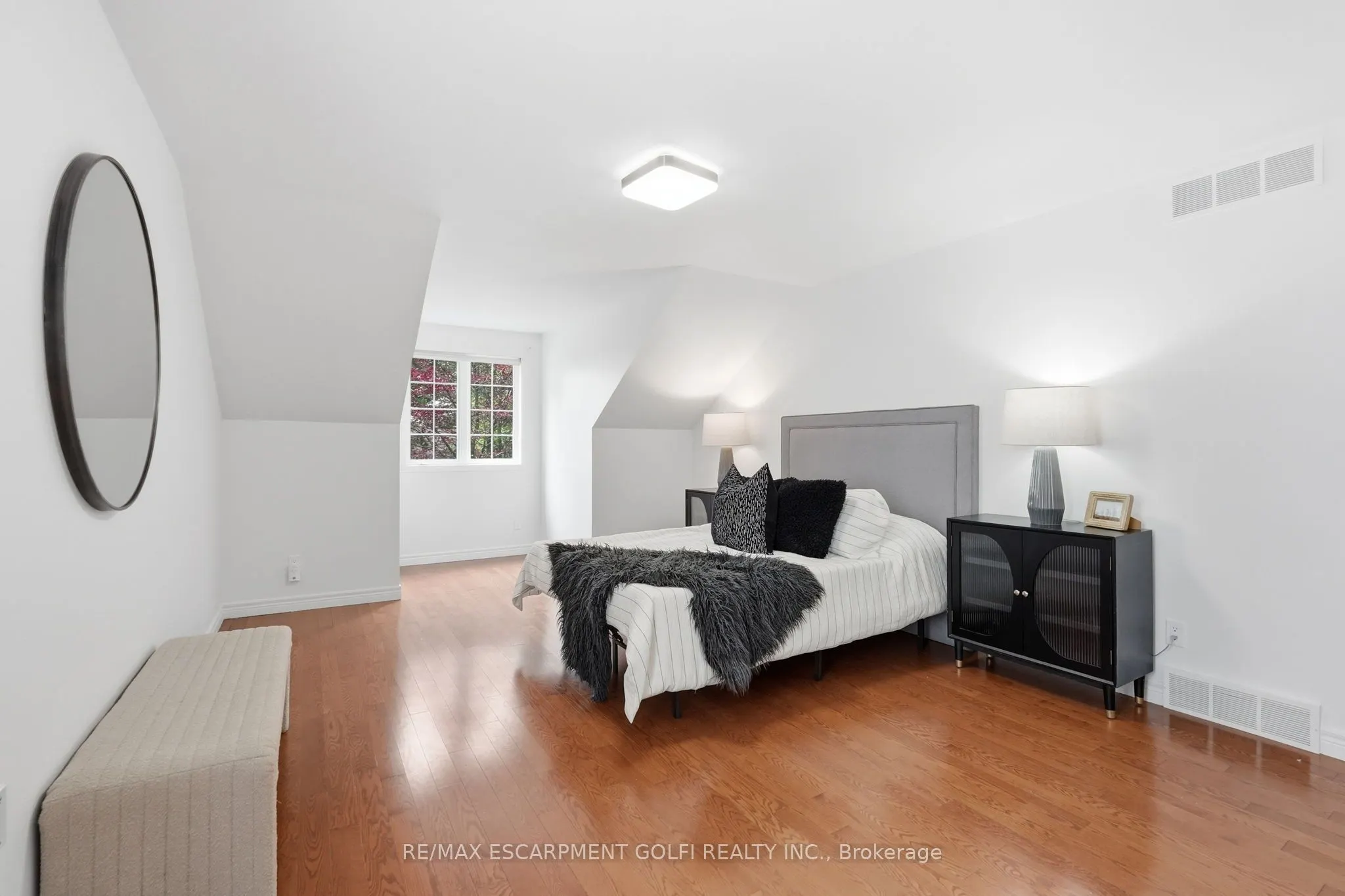292 THORNCREST Drive