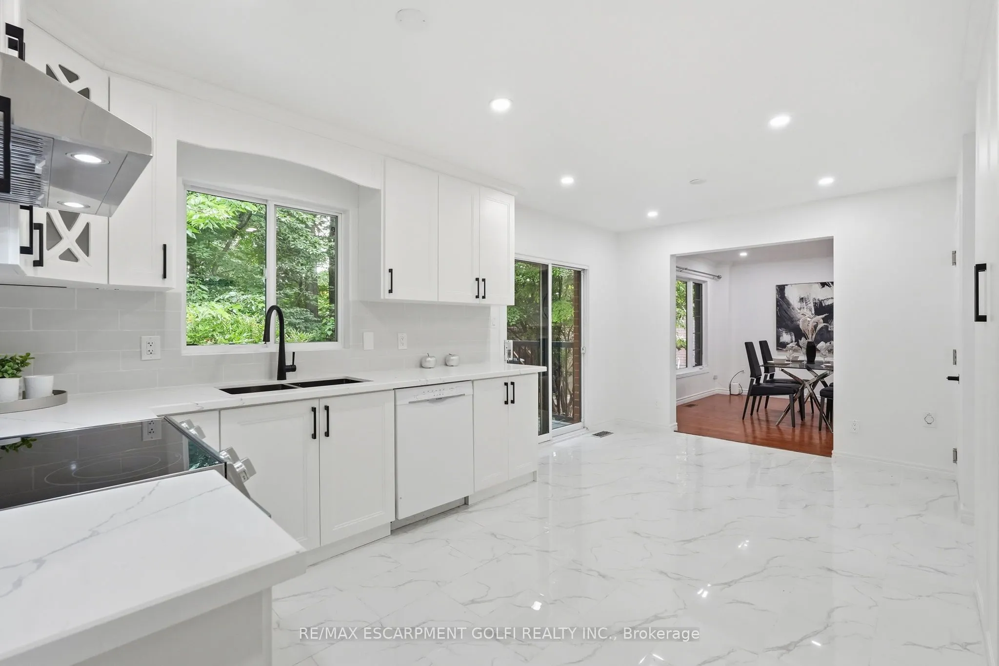 292 THORNCREST Drive