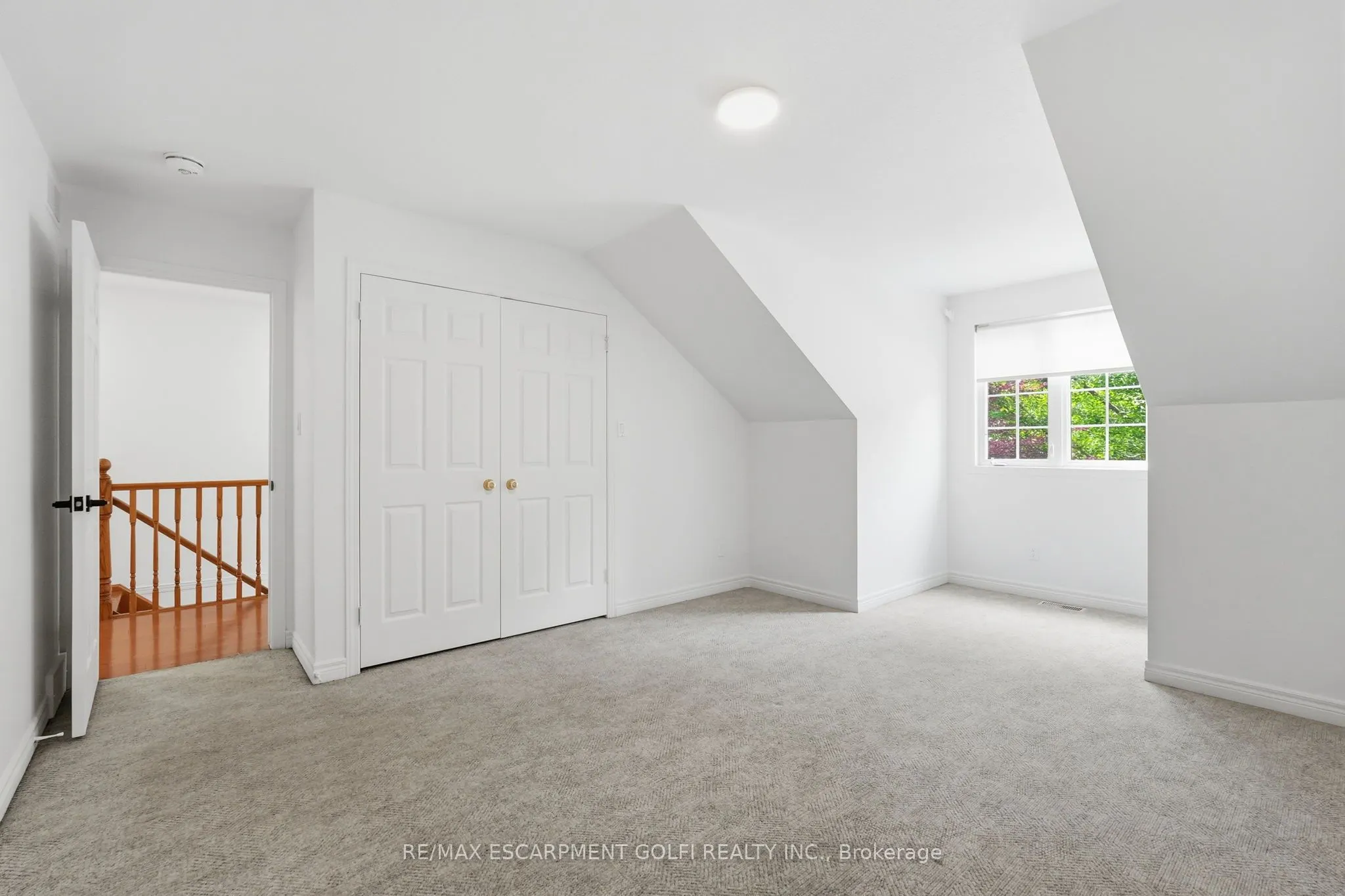 292 THORNCREST Drive
