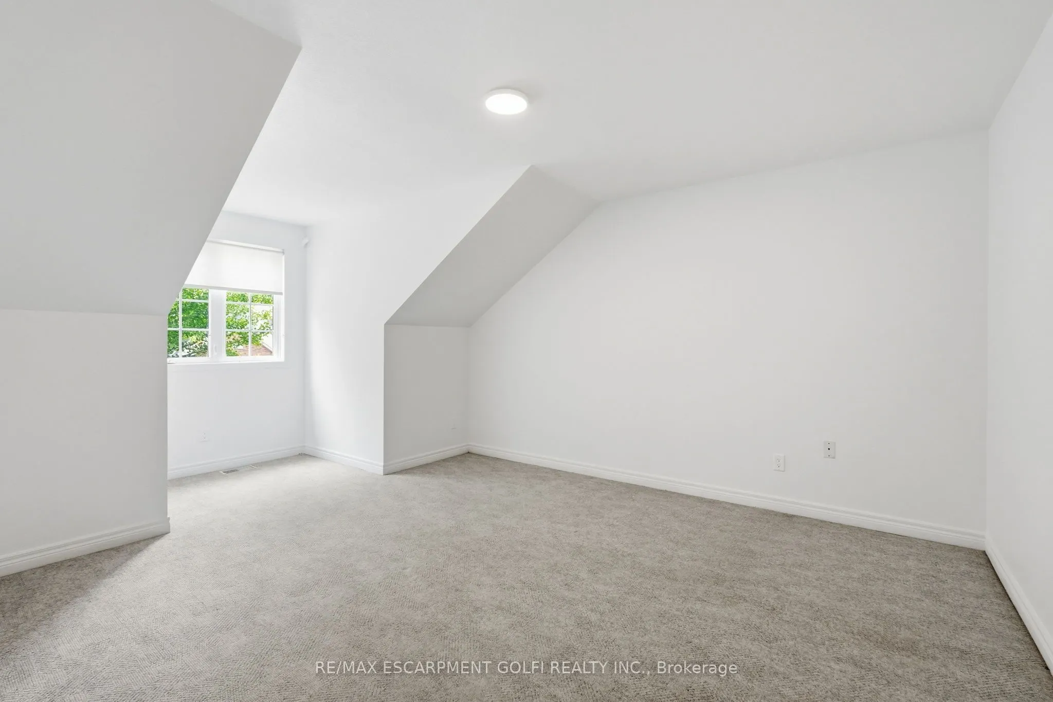 292 THORNCREST Drive