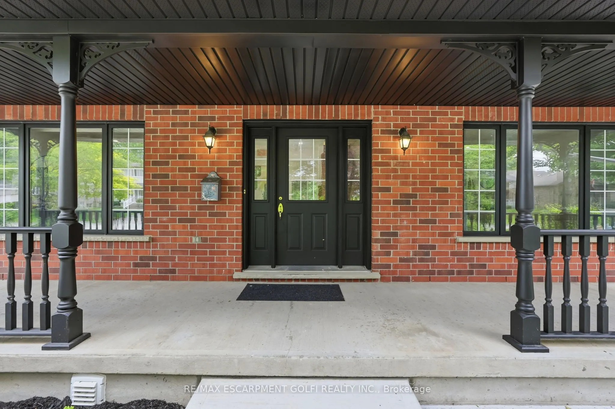292 THORNCREST Drive