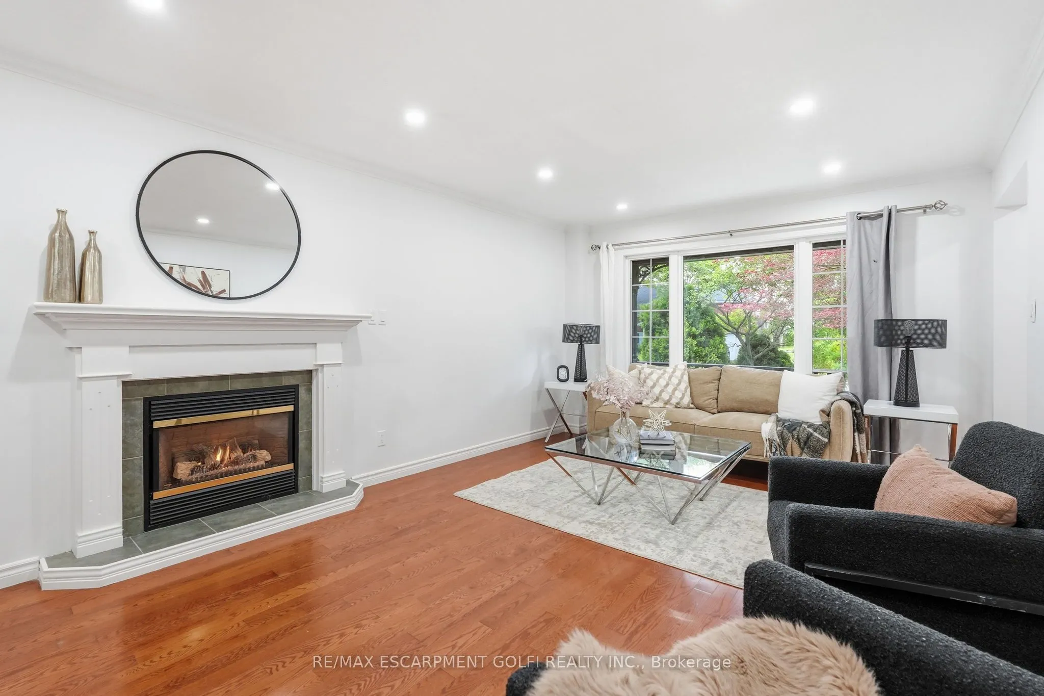 292 THORNCREST Drive