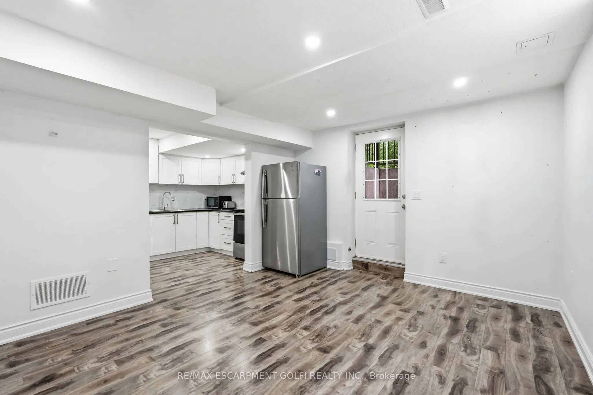 292 THORNCREST Drive