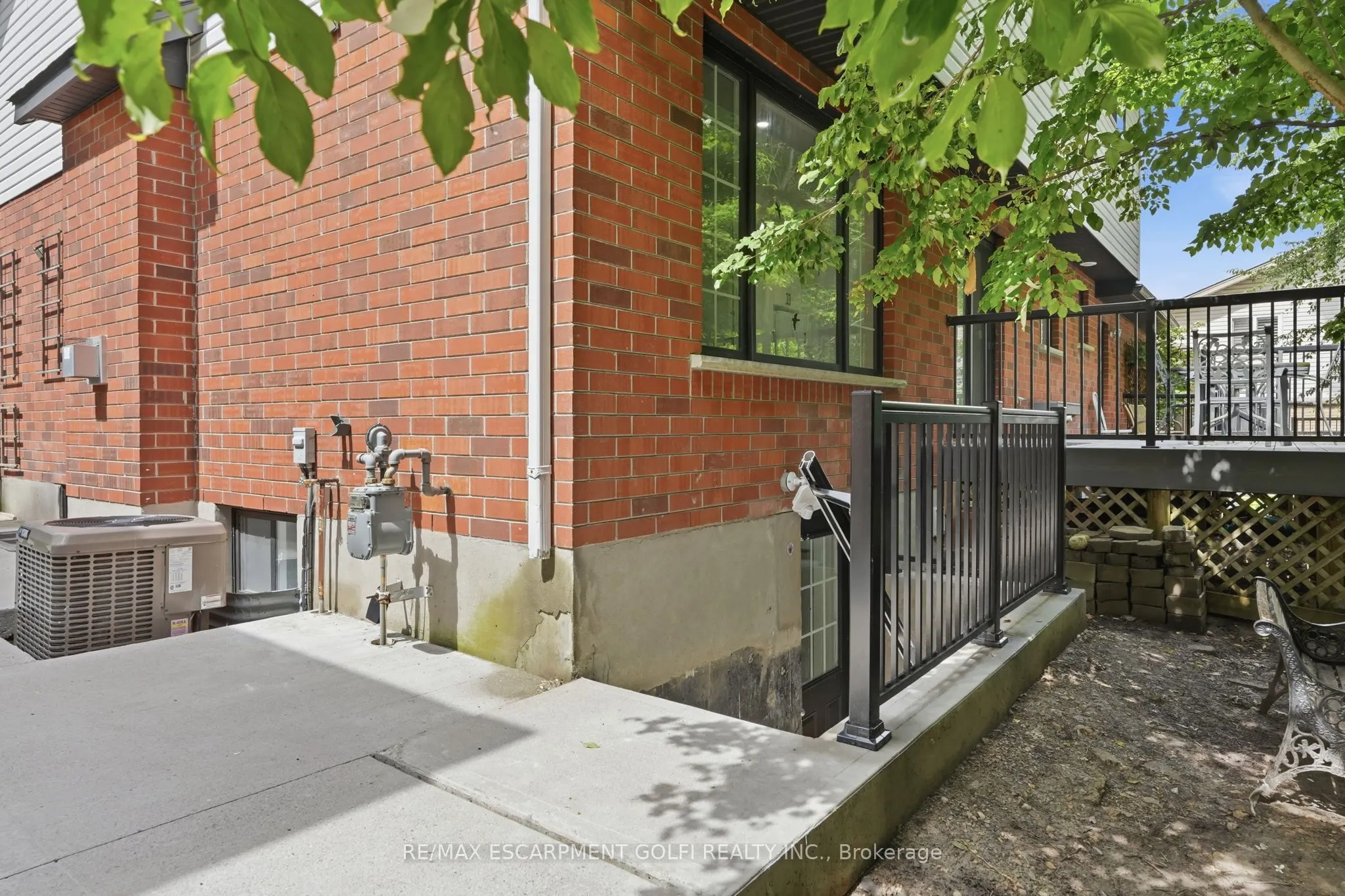 292 THORNCREST Drive
