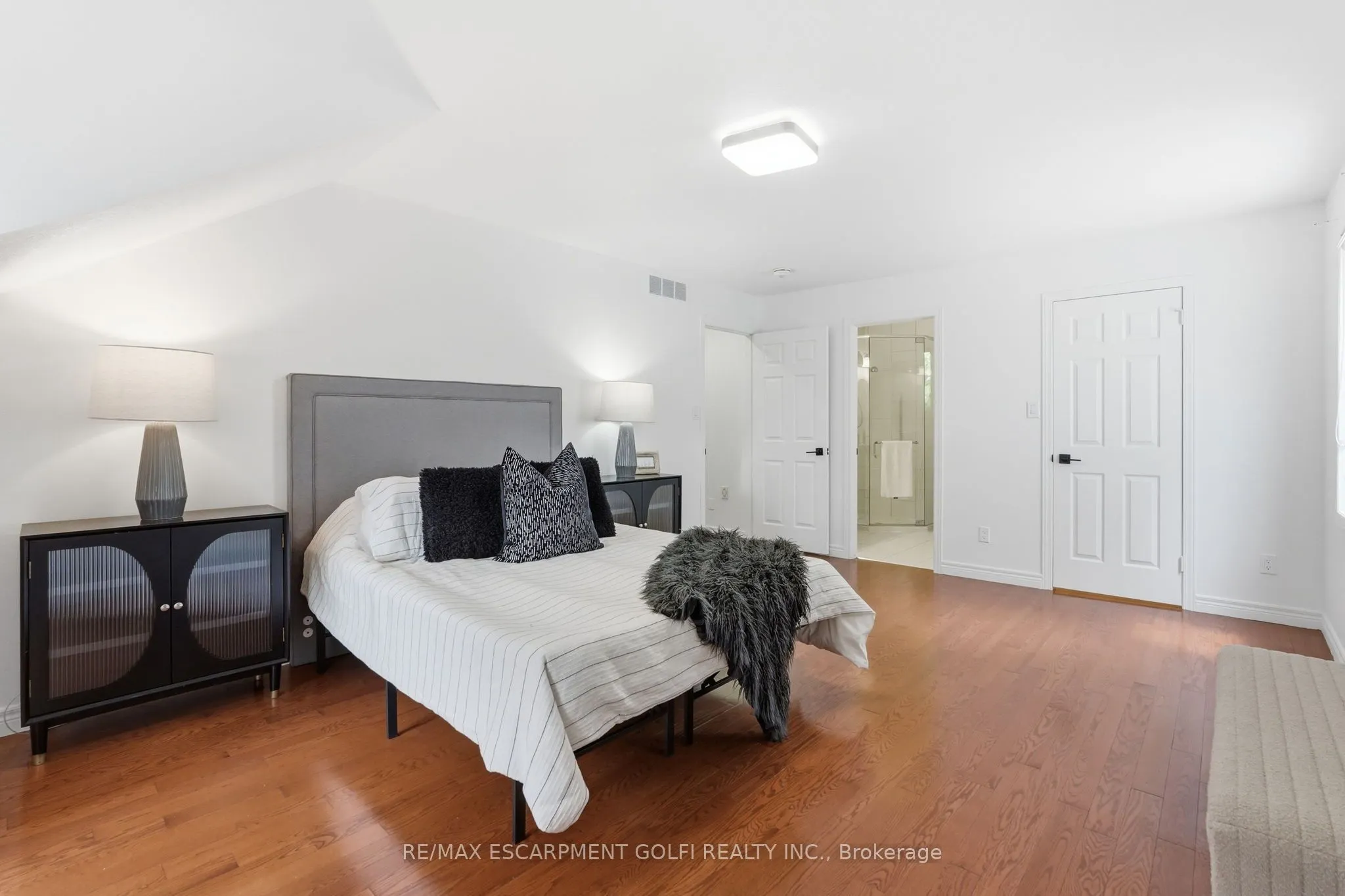 292 THORNCREST Drive