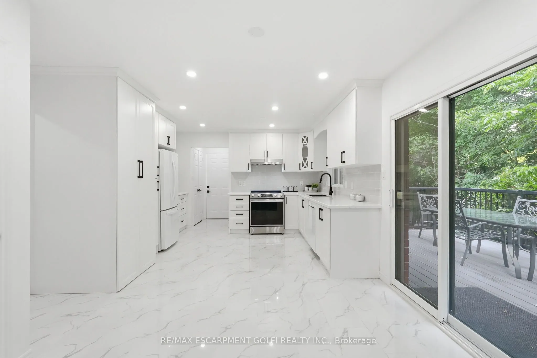 292 THORNCREST Drive