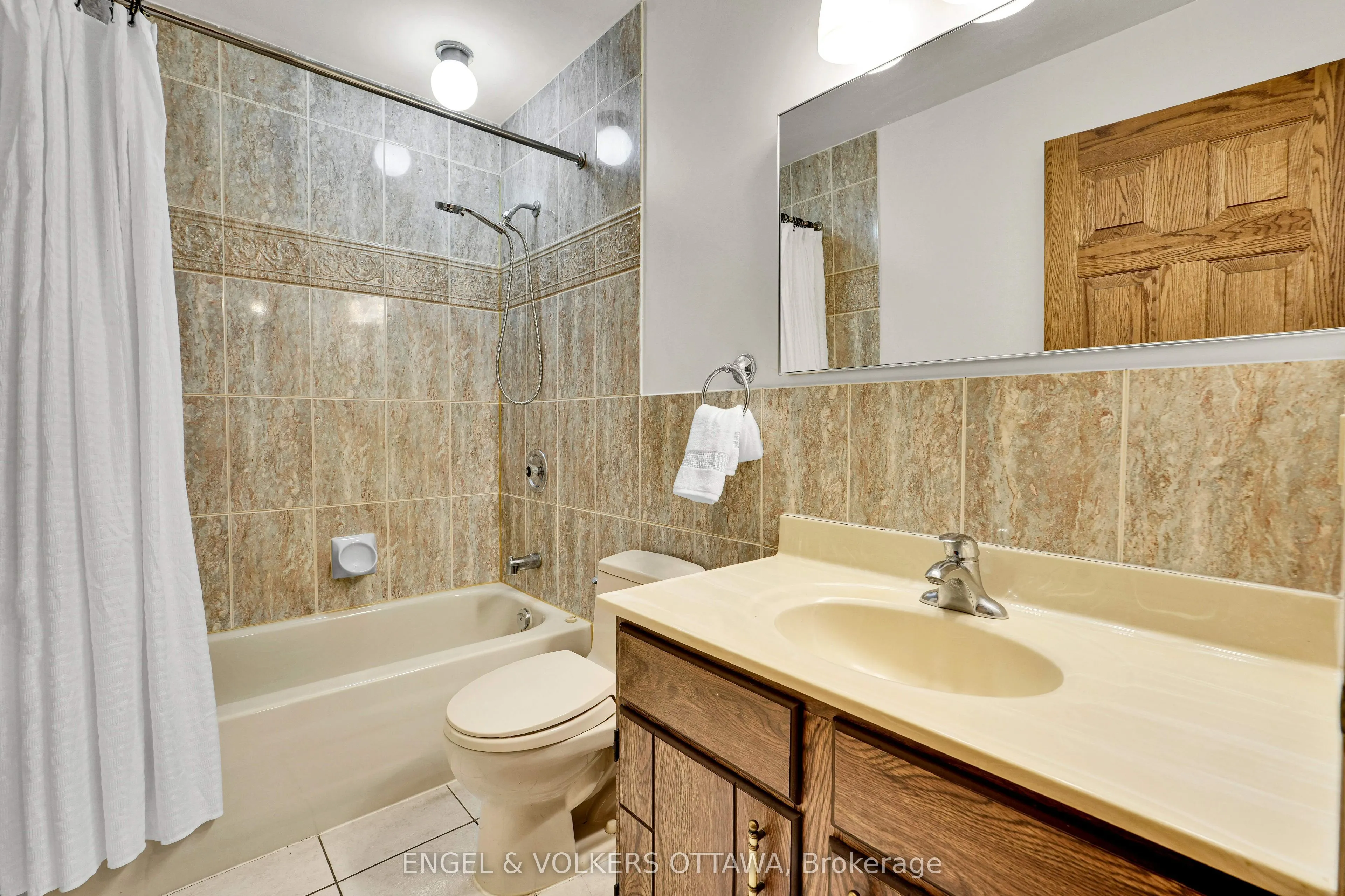7 Mid Pines Grove