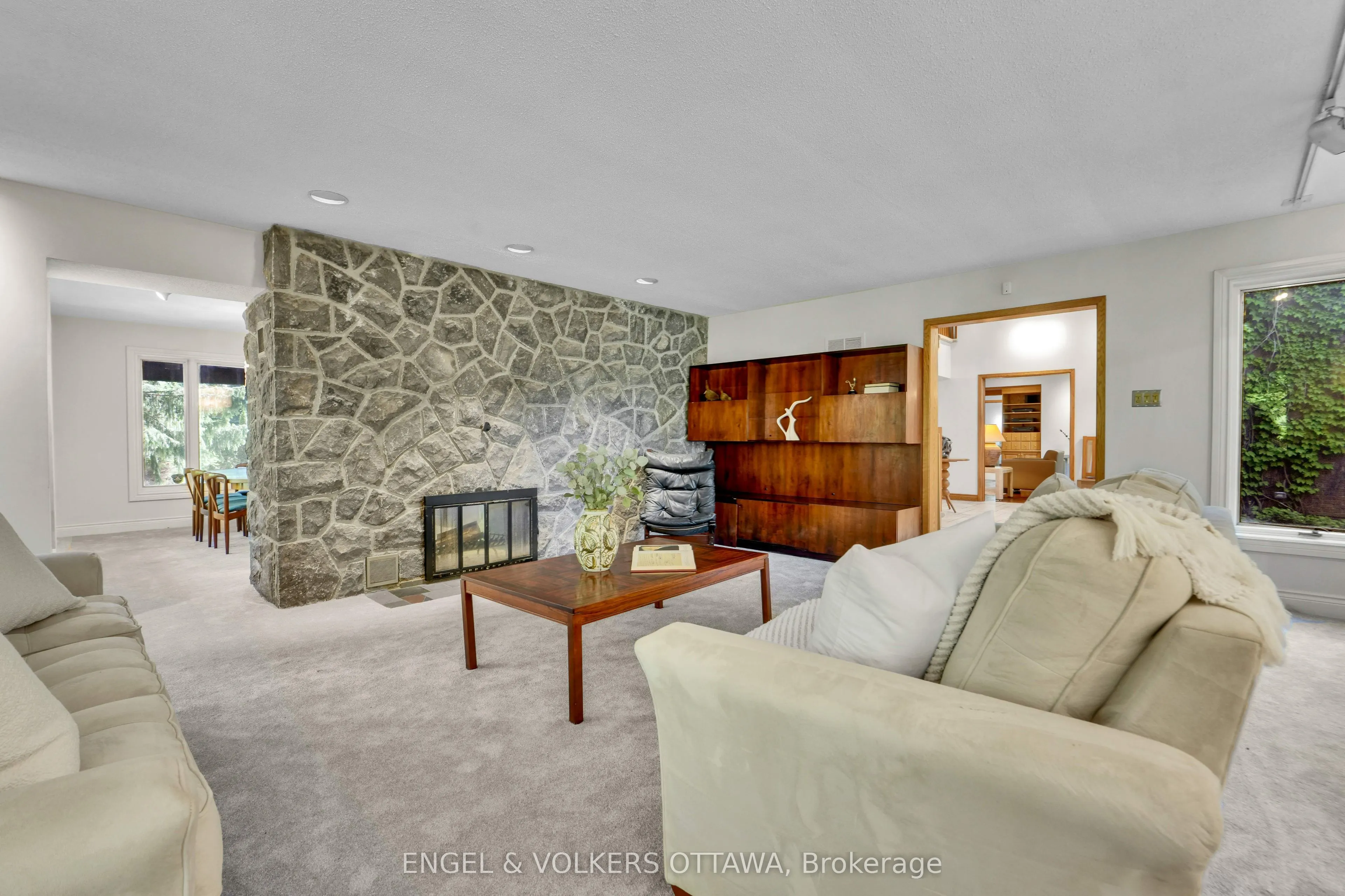 7 Mid Pines Grove