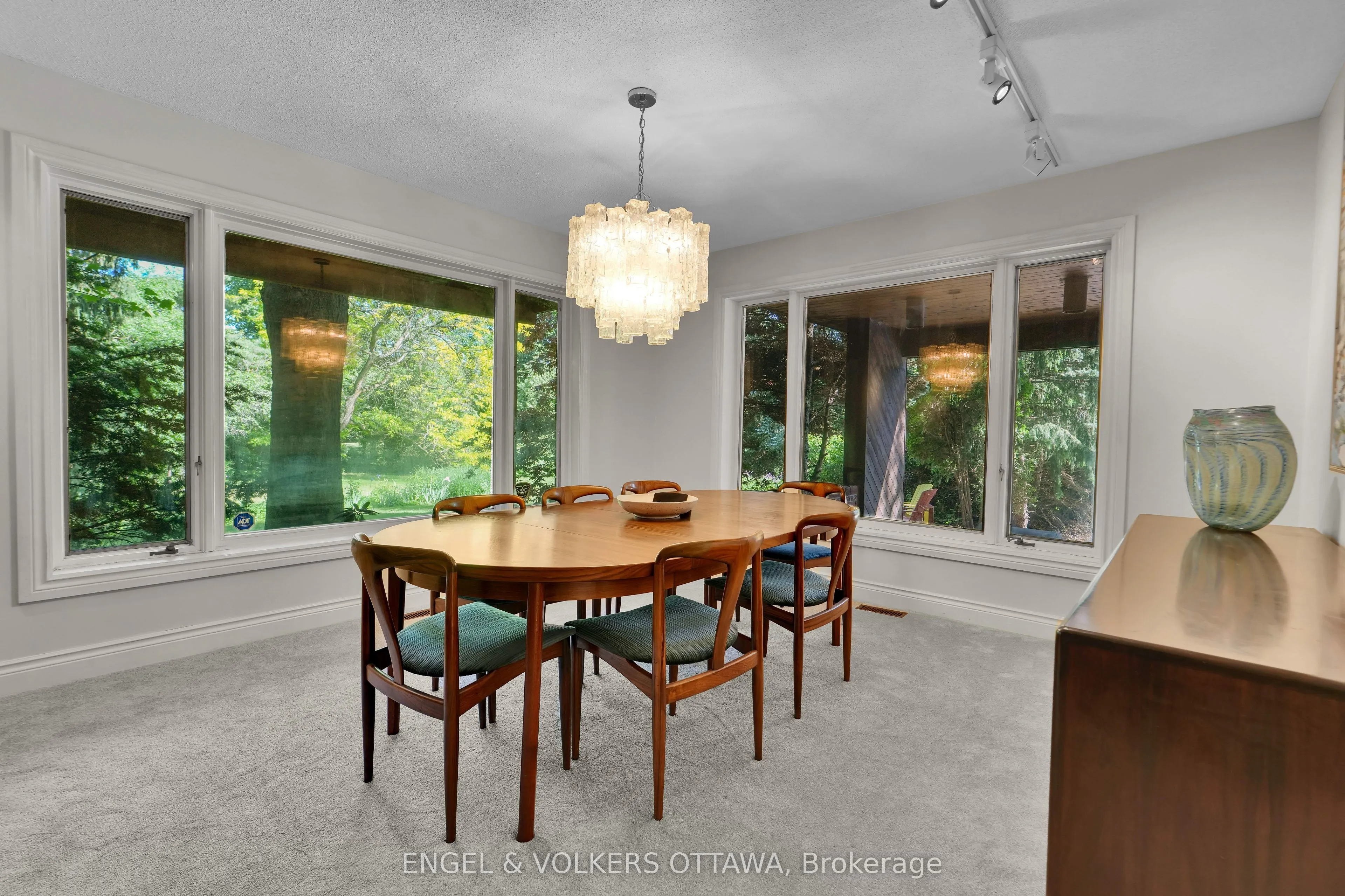 7 Mid Pines Grove