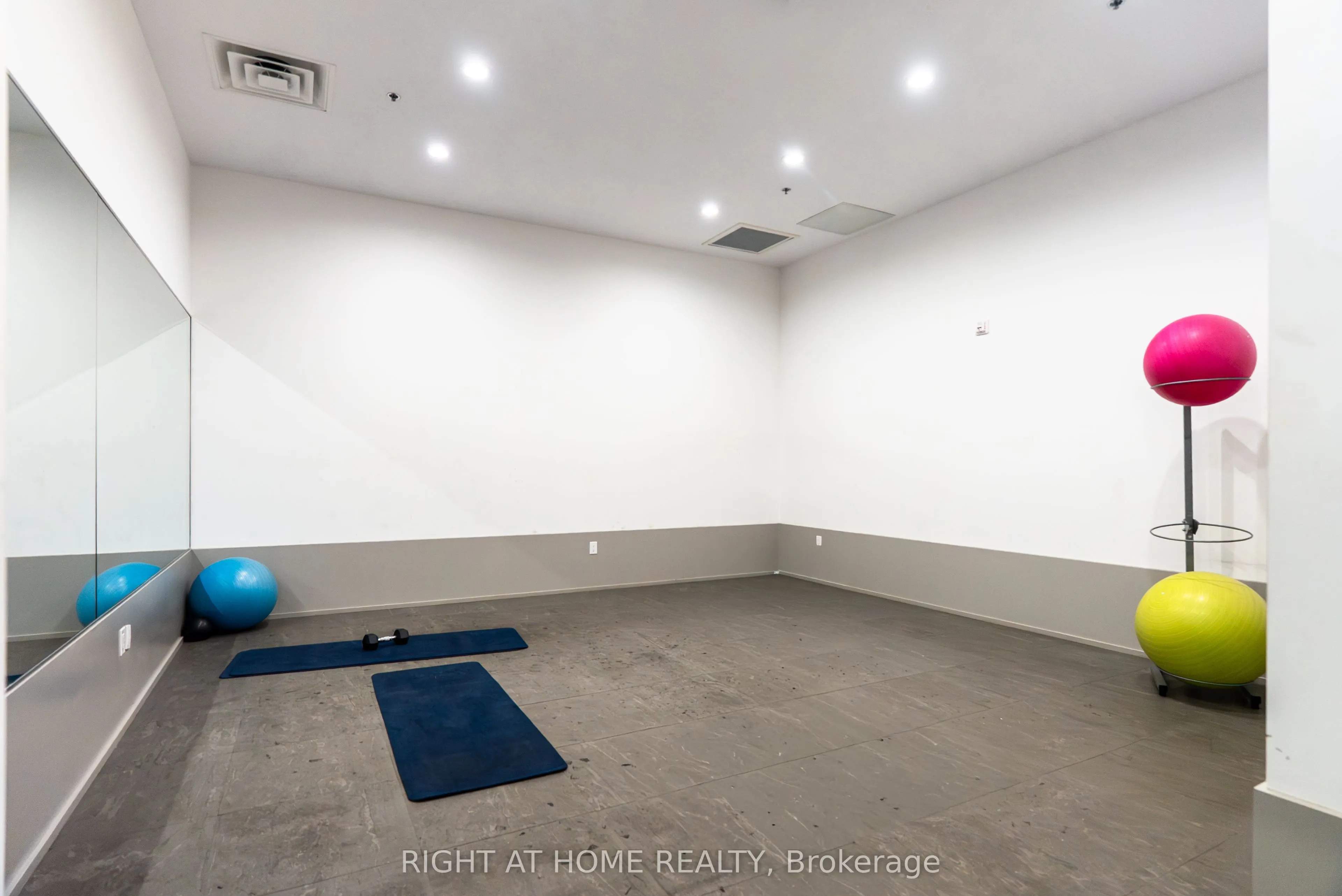 560 North Service Road #807