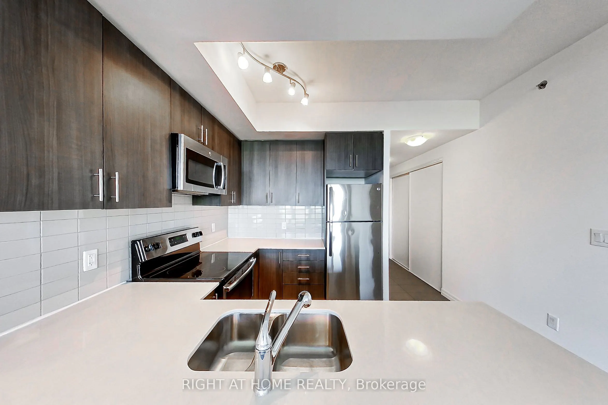 560 North Service Road #807