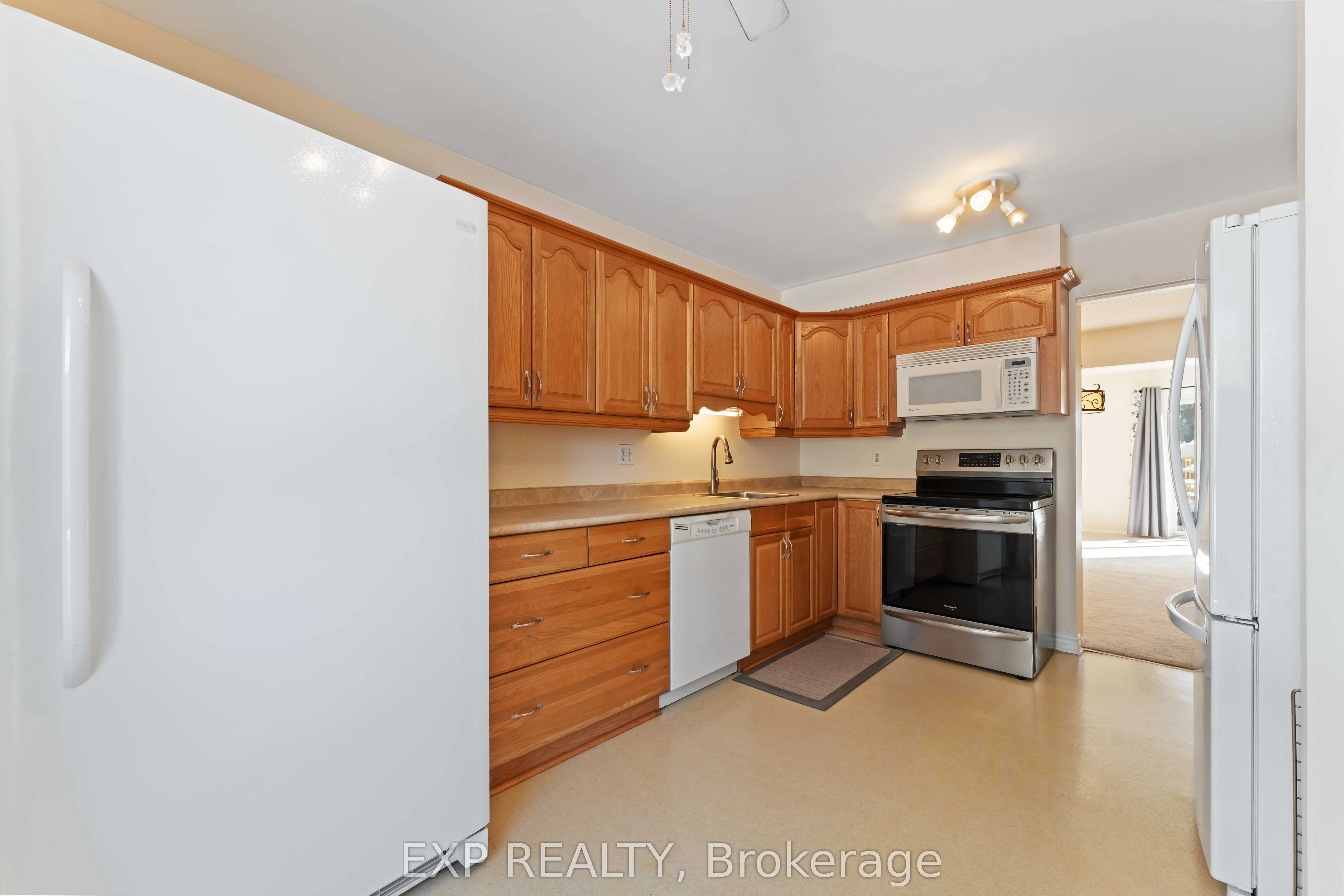 820 CAHILL Drive W #38