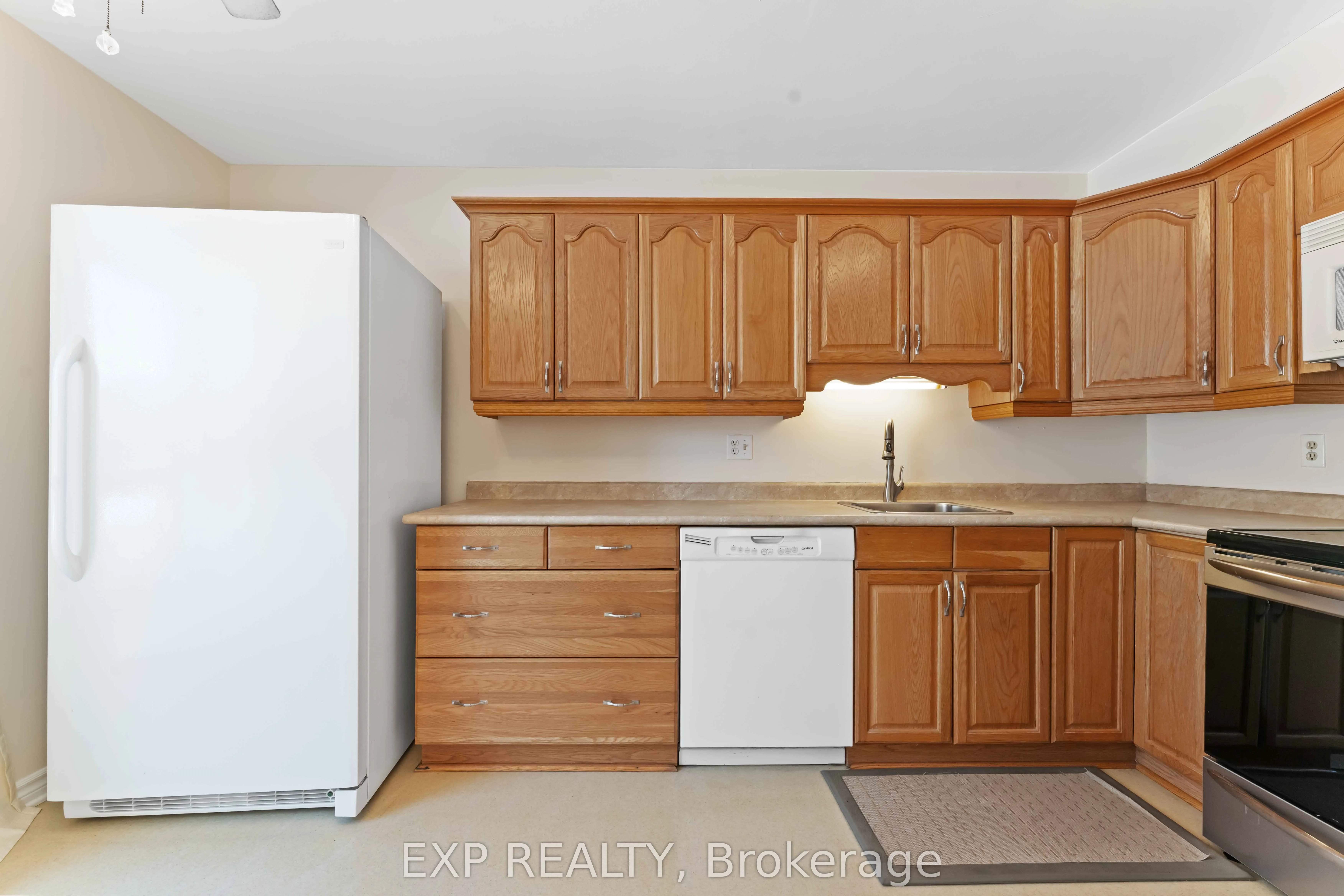 820 CAHILL Drive W #38