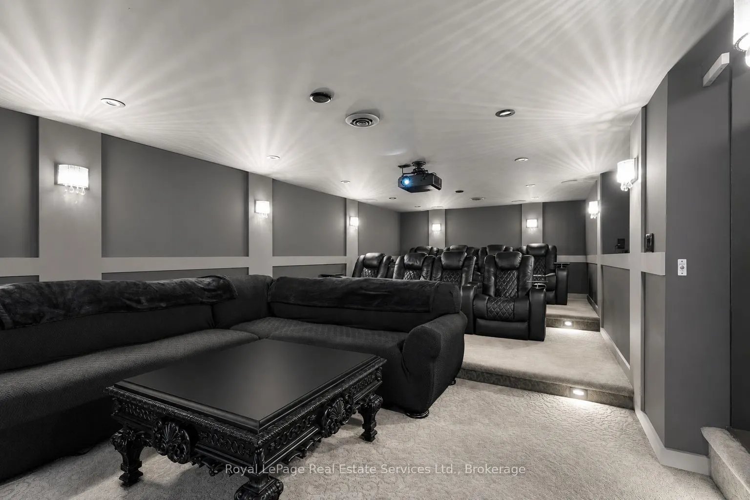 1 Stonebury Place