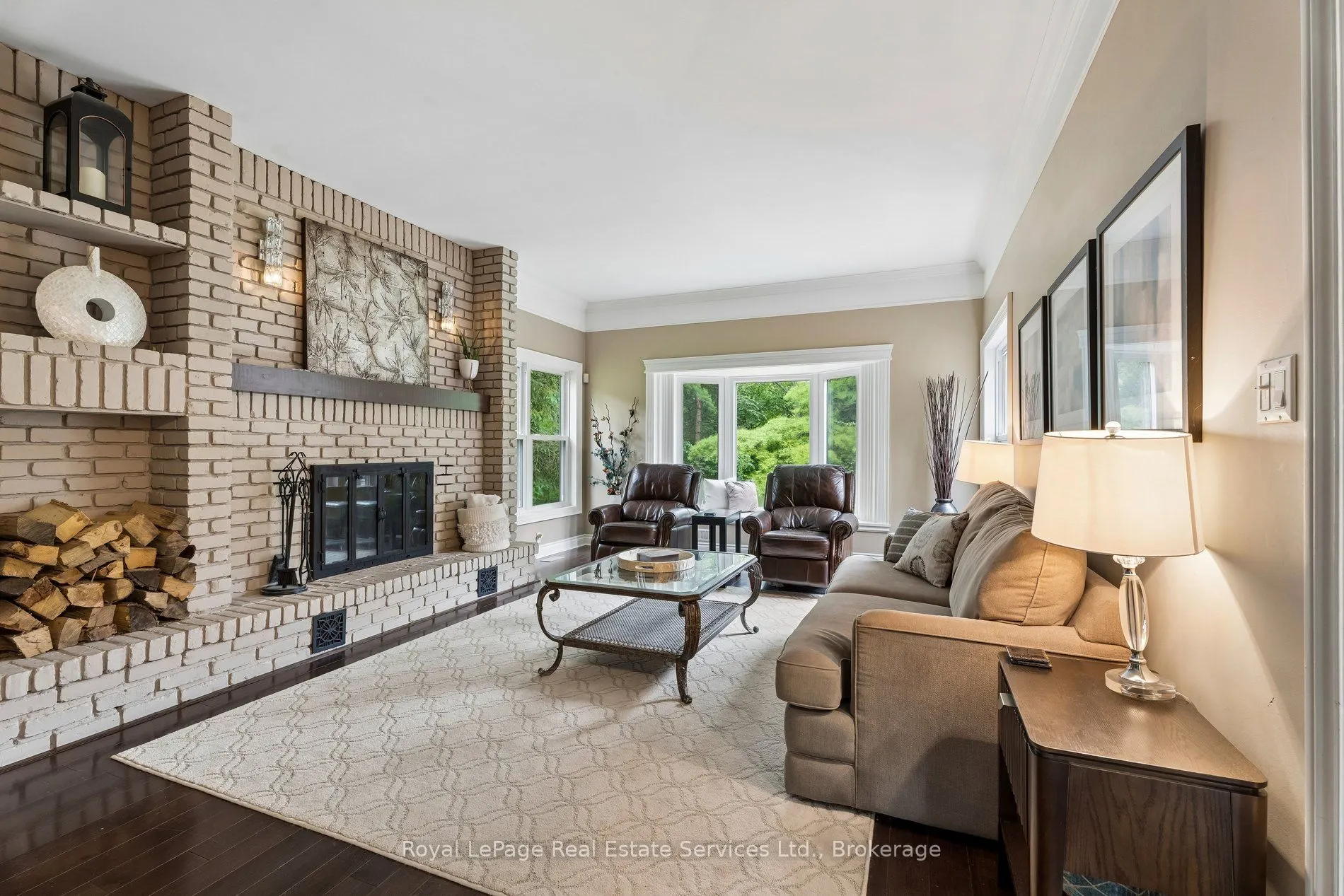 1 Stonebury Place