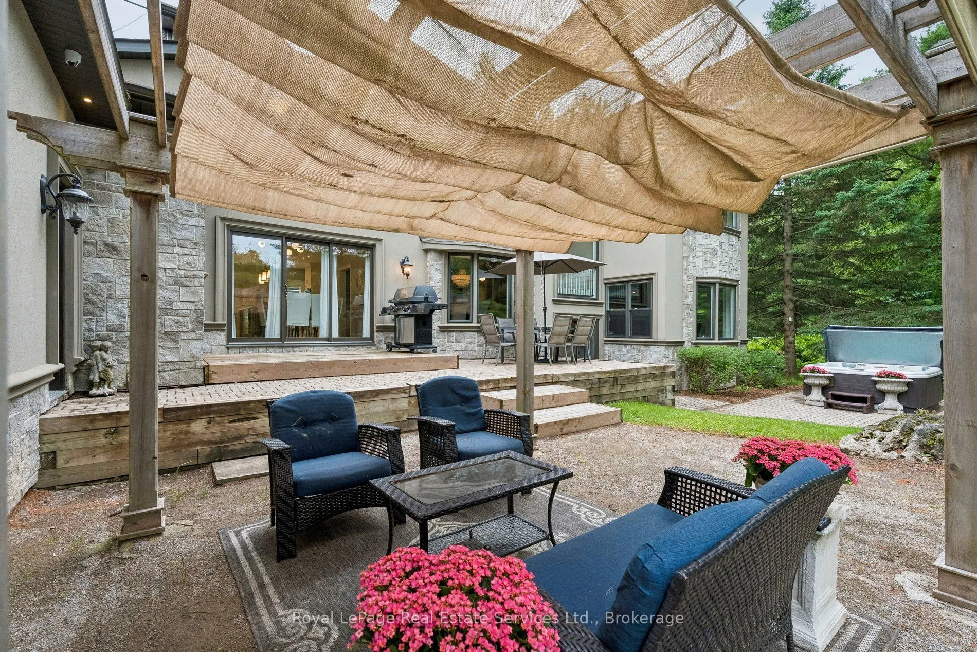 1 Stonebury Place