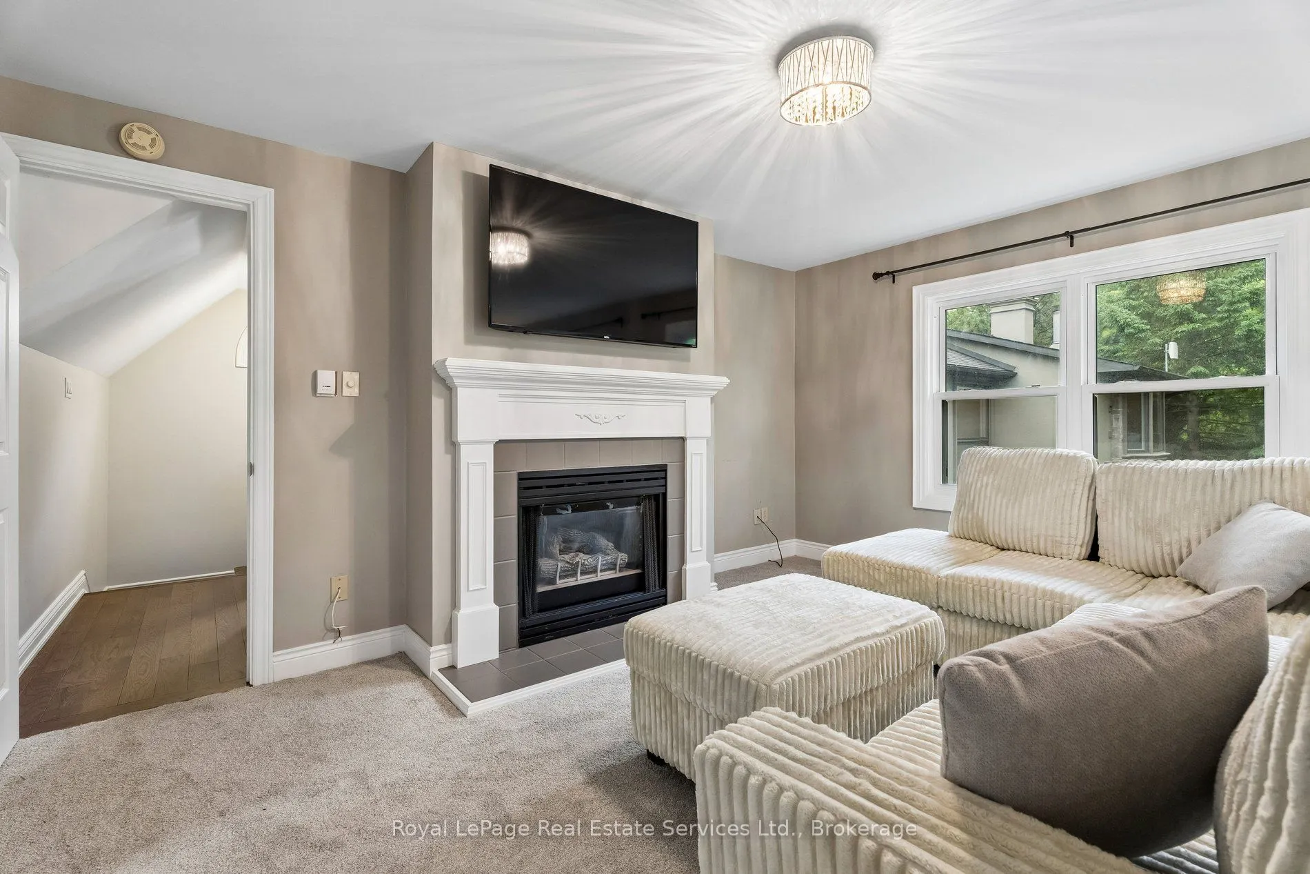 1 Stonebury Place