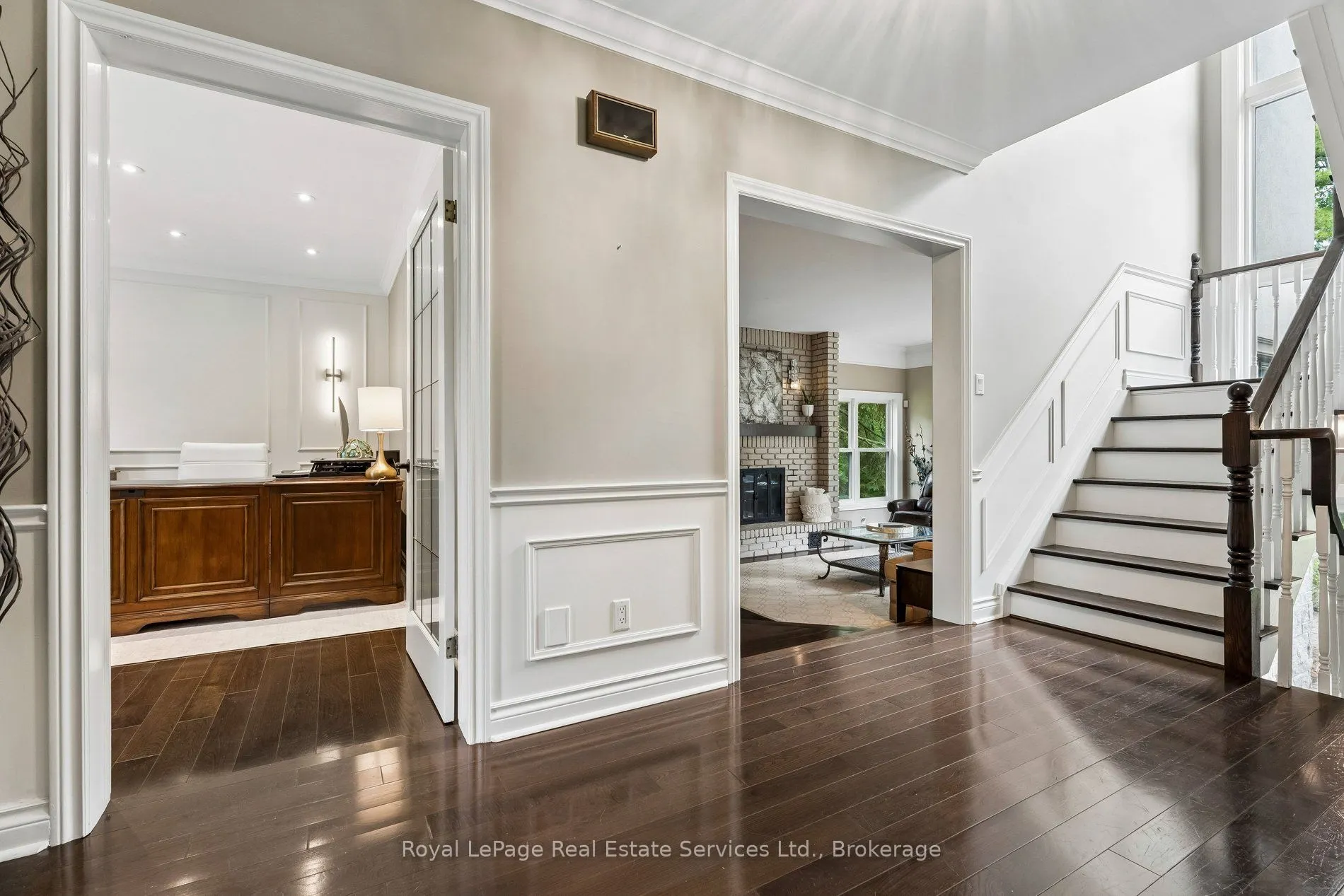 1 Stonebury Place