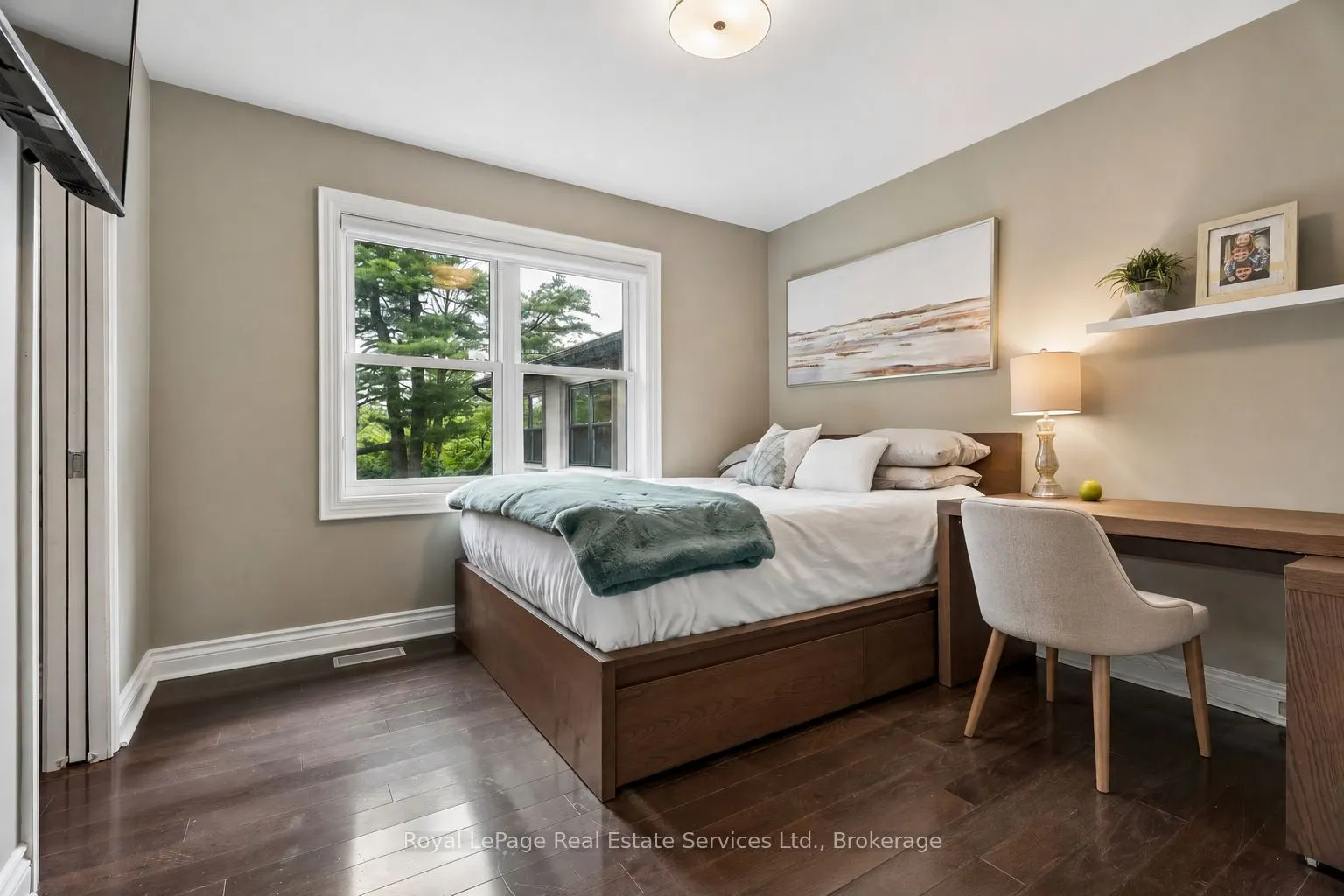 1 Stonebury Place