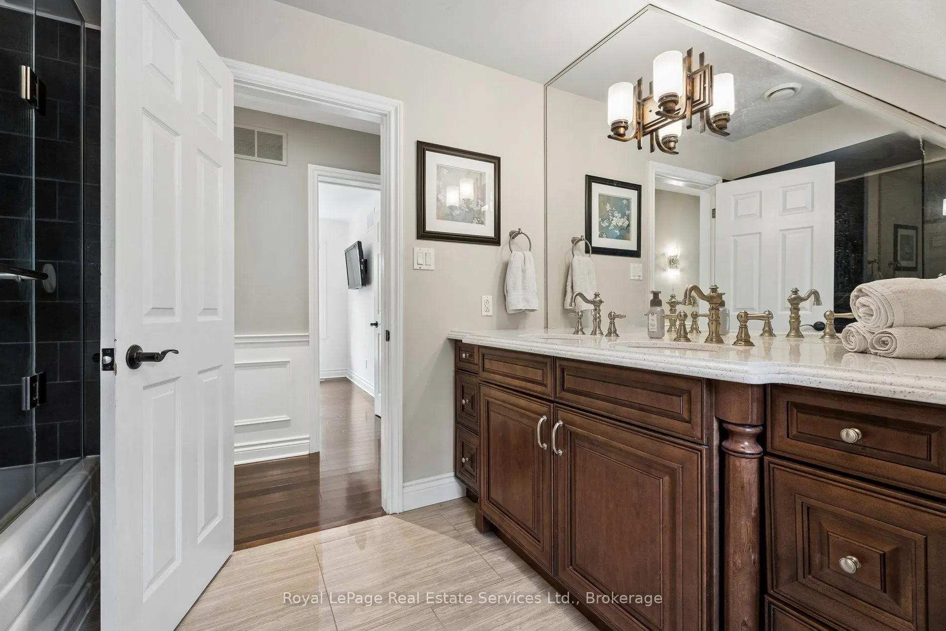 1 Stonebury Place