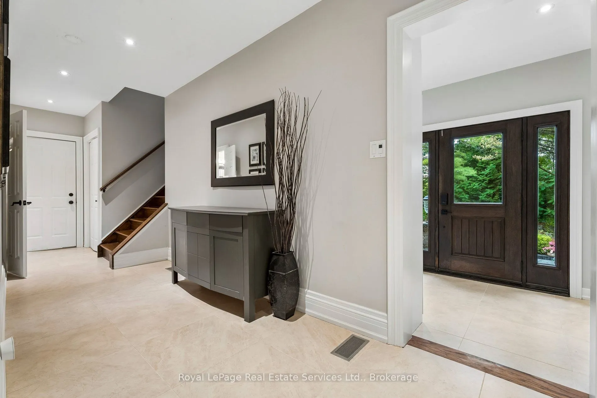 1 Stonebury Place