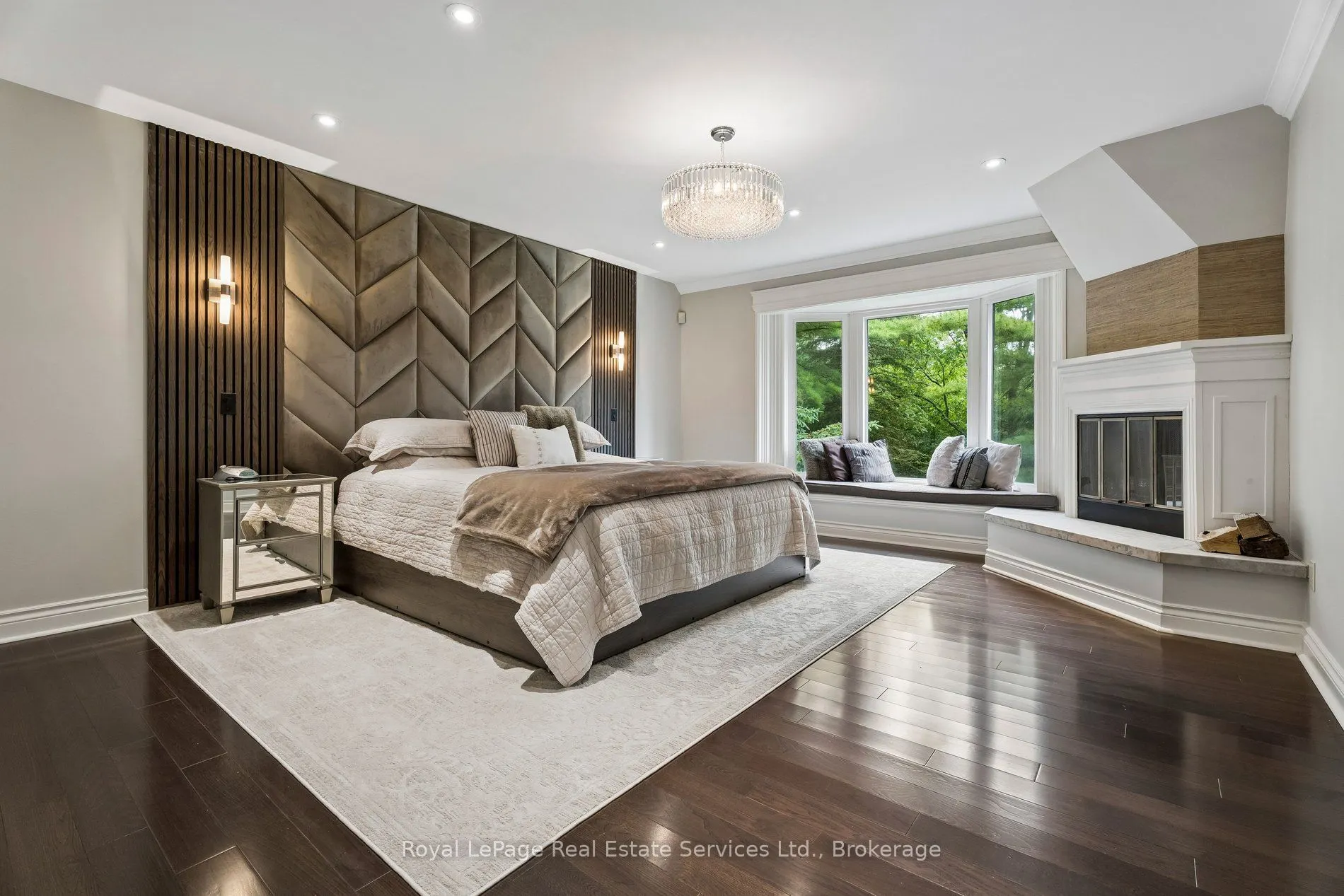 1 Stonebury Place