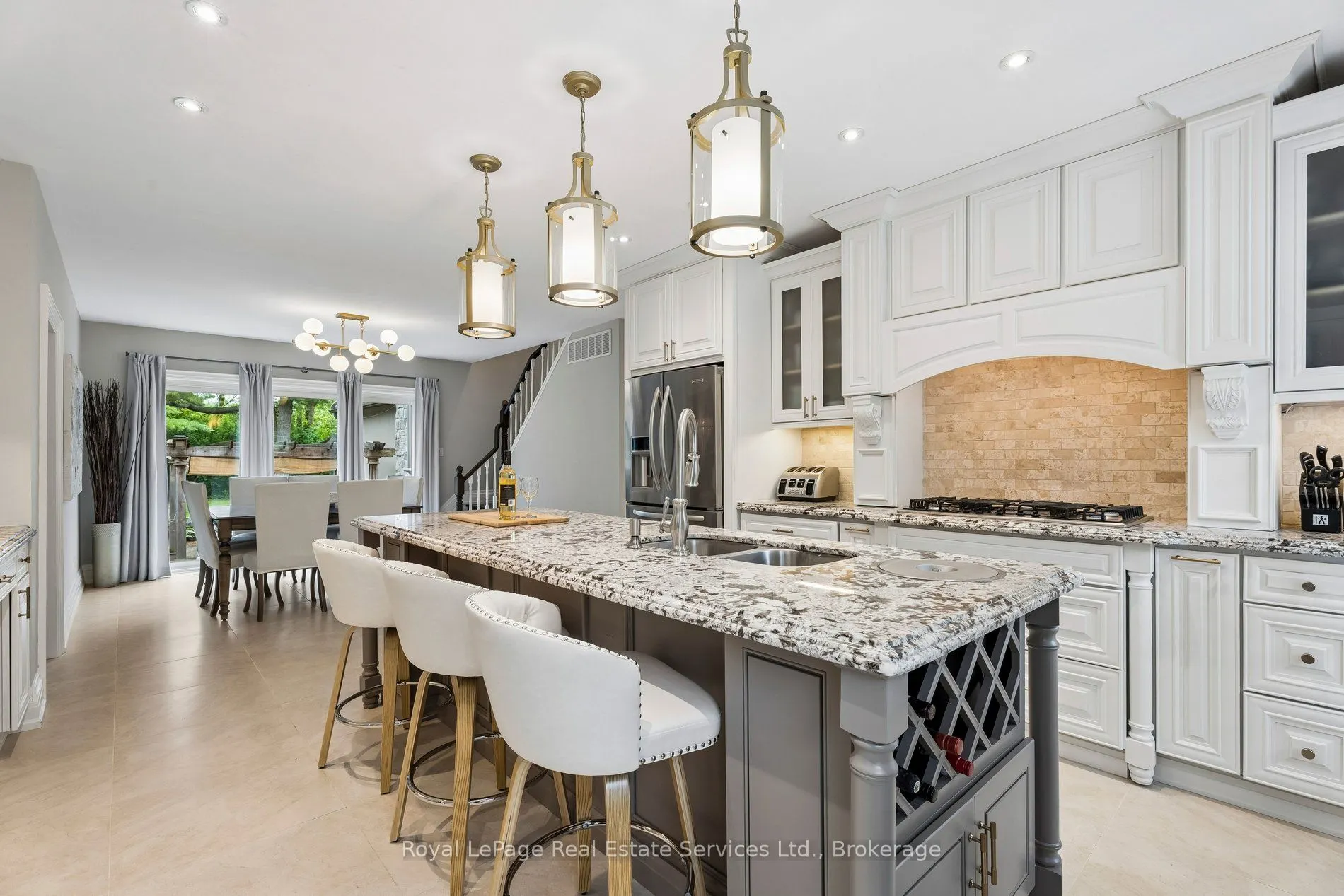 1 Stonebury Place